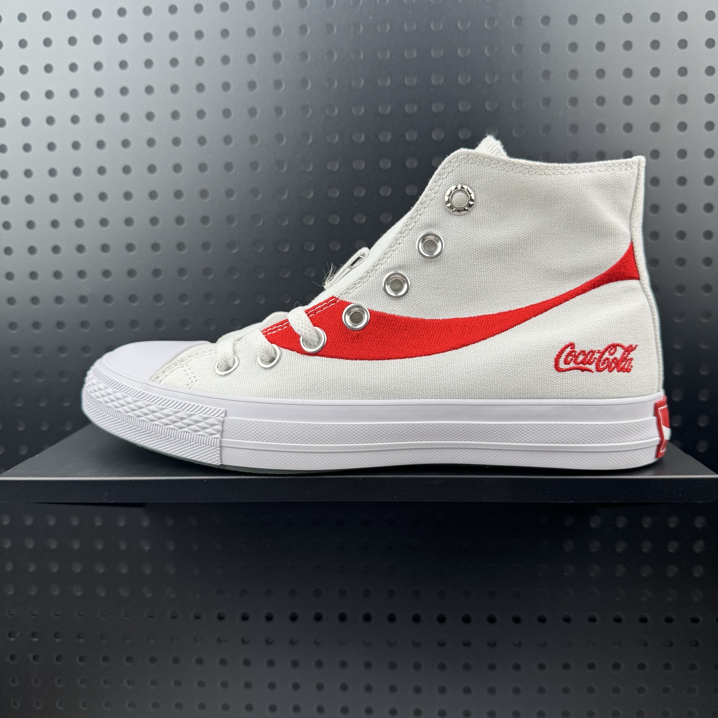 💰100
✅匡威Coca-Cola x Converse Chuck 70 可口可乐 复古个性 高帮休闲板鞋
货号:A18434C
码数:35 36 36.5 37 37.5 38 39 39.5 40 41 41.5 42 42.5 43 44(07)