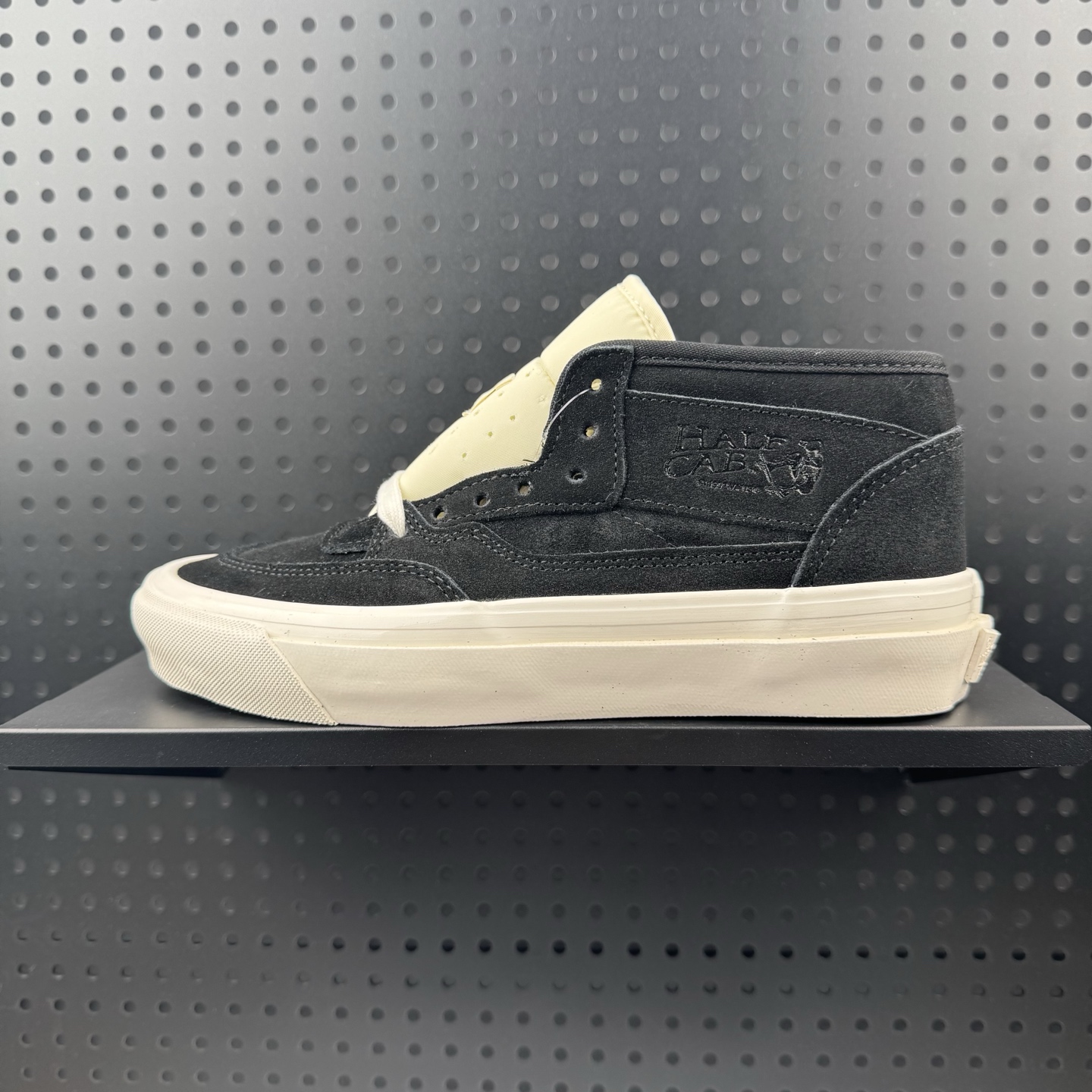 💰190
✅ Vans  x JJJJound Half Cab 舒适柔软 耐磨 中帮 板鞋 黑色
货号：VN000S86BLA
尺码：35-44（07）