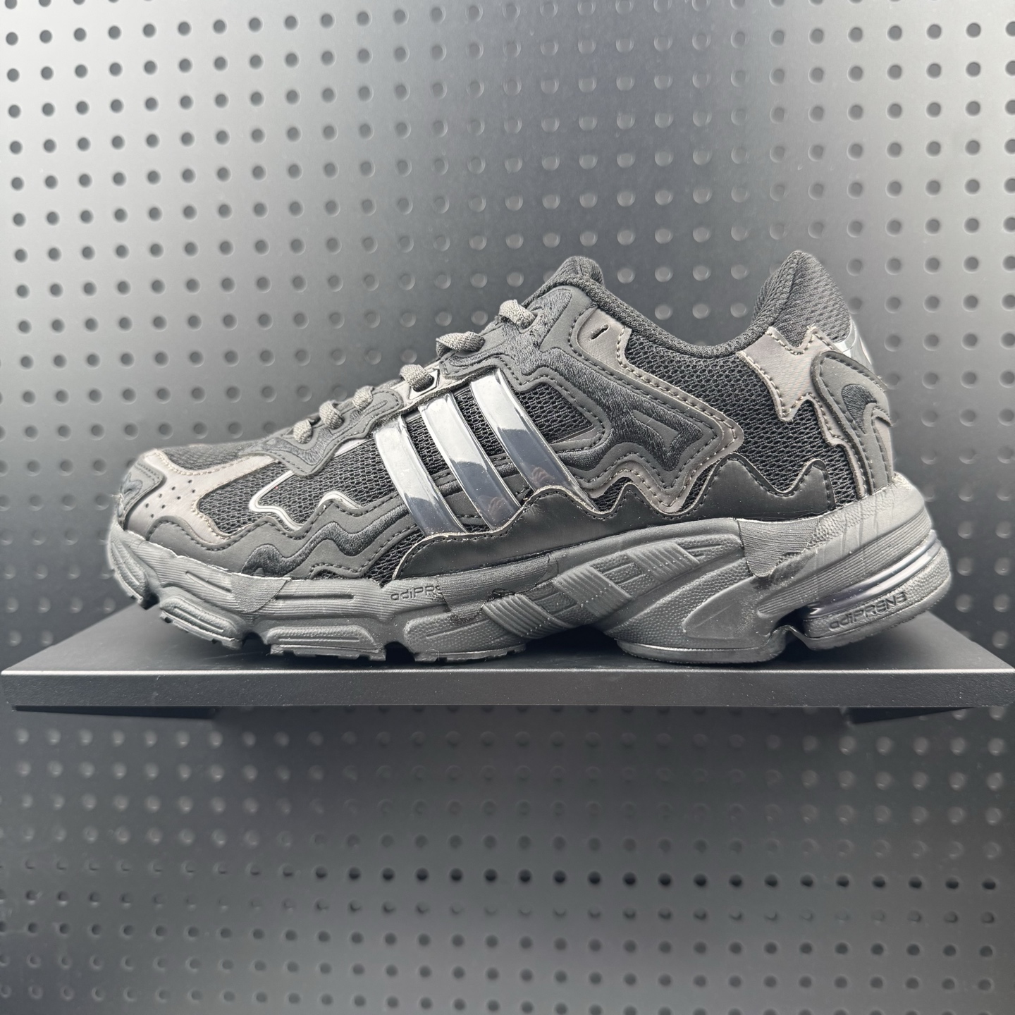 💰165
✅Adidas Originals Response CL 复古休闲跑步鞋 
鞋身采用大面积的麂皮和网布材质 复古感拉满 中底采用阿迪达斯经典的adiprene 后掌添加新的Pro-miderotor科技 脚感回弹力十足
货号:ID0805
尺码:36 36.5 37 38 38.5 39 40 41 42 42.5 43 44 45(24)