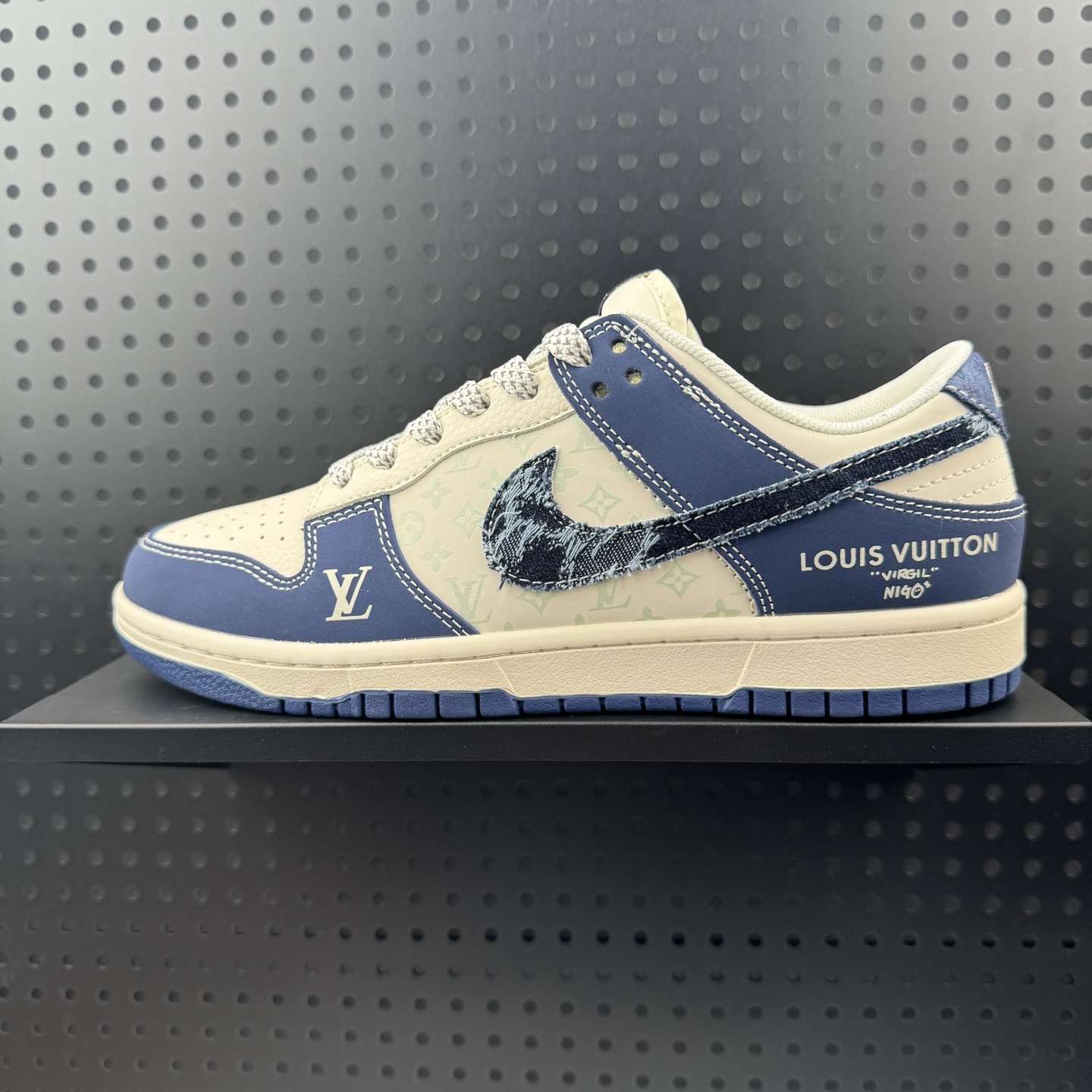 💰240
✅Nike SB Dunk Low x Louis Vuitton 蓝白满天星
纯原大厂出品 极力推荐👏
官方货号:XS6089 631
尺码:36 36.5 37.5 38 38.5 39 40 40.5 41 42 42.5 43 44 44.5 45(08)