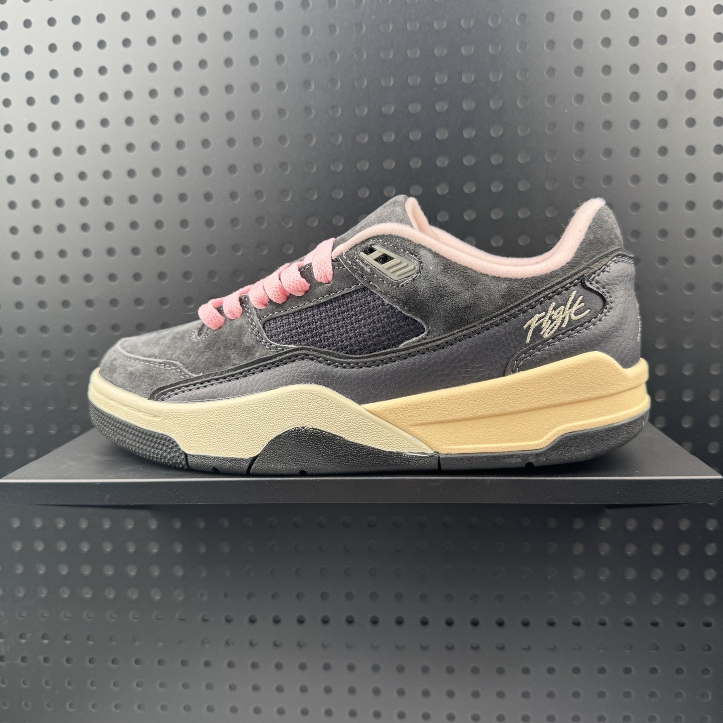 💰140
✅Who Decides War x Nike Jordan FLIGHT COURT ATE 搭防滑耐磨 低帮 耐克复古篮球鞋
货号:HF3255-012
尺码:36 36.5 37.5 38 38.5 39 40 40.5 41 42 42.5 43 44 45 46 47(26)