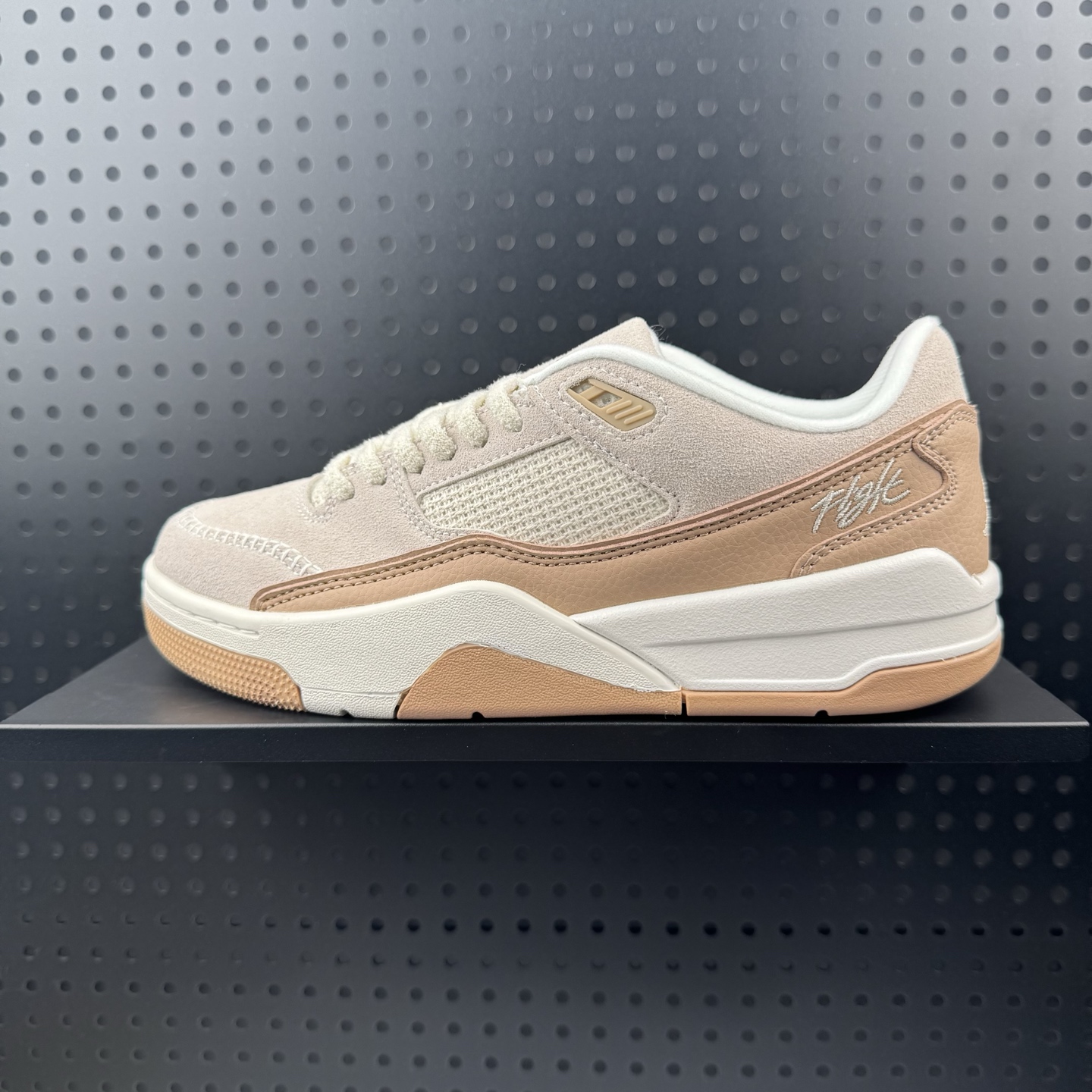 💰140
✅Who Decides War x Nike Jordan FLIGHT COURT ATE 搭防滑耐磨 低帮 耐克复古篮球鞋
货号:IB4414-120
尺码:36 36.5 37.5 38 38.5 39 40 40.5 41 42 42.5 43 44 45 46 47(26)