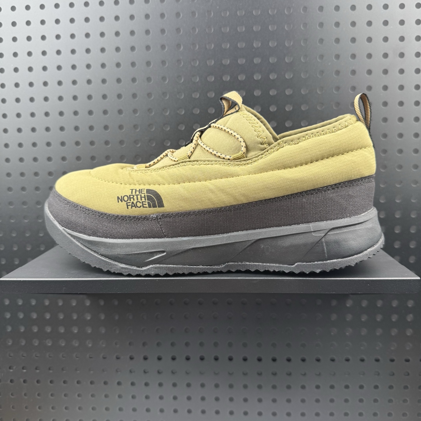 💰160
✅ 北面THE NORTH FACE Nse 舒适百搭 防滑耐磨 低帮 户外功能鞋 男款 军绿色
货号:NF0A7W4PEOT1-090
尺码:40-45(32)