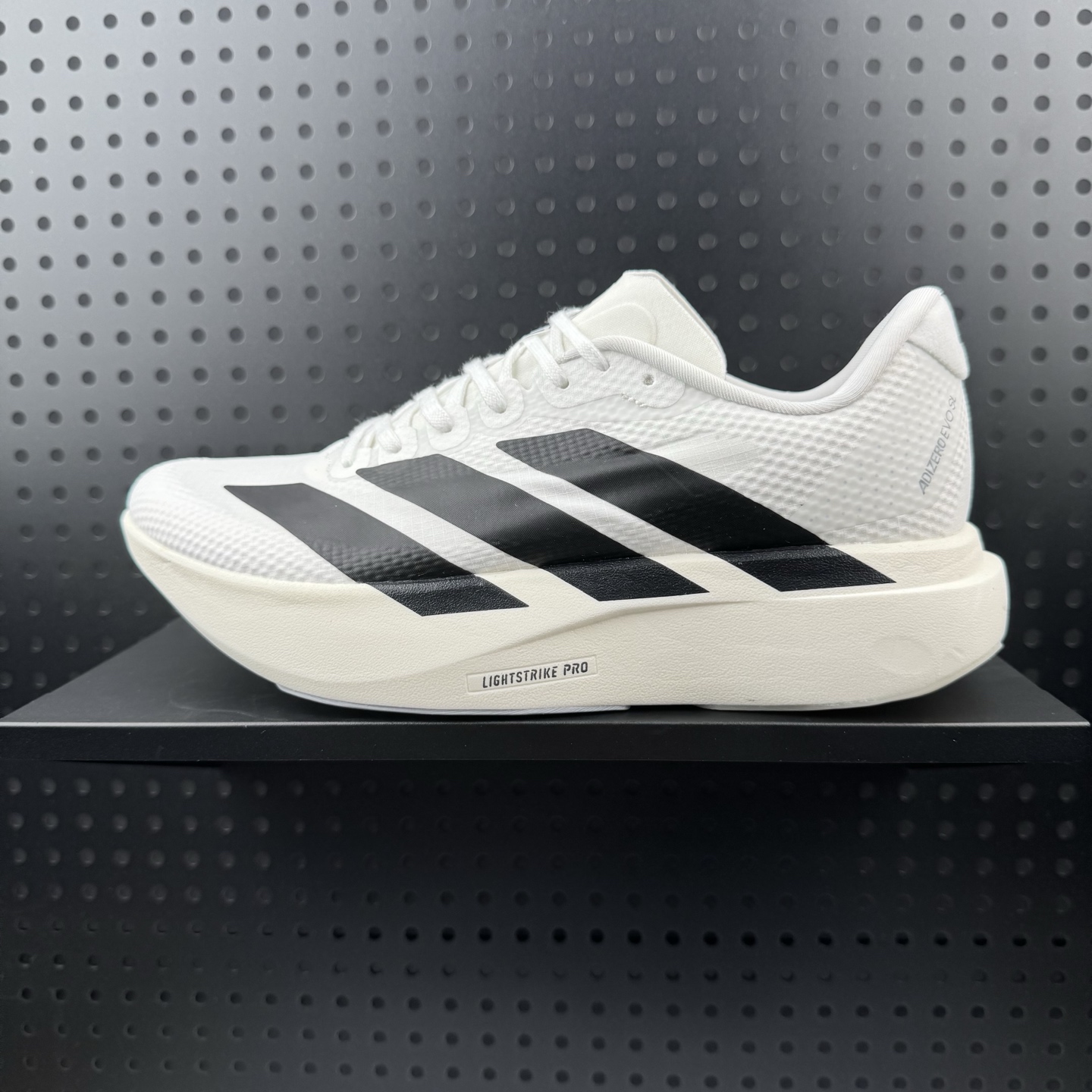 Adidas Adizero EVO SL马拉松飞线贾卡轻质透气休闲运动跑步鞋 采用双层透气网纱 Flywire动态飞线绑缚鞋面材质 内置Zoom小气垫装置 货号:JR4736 (32)