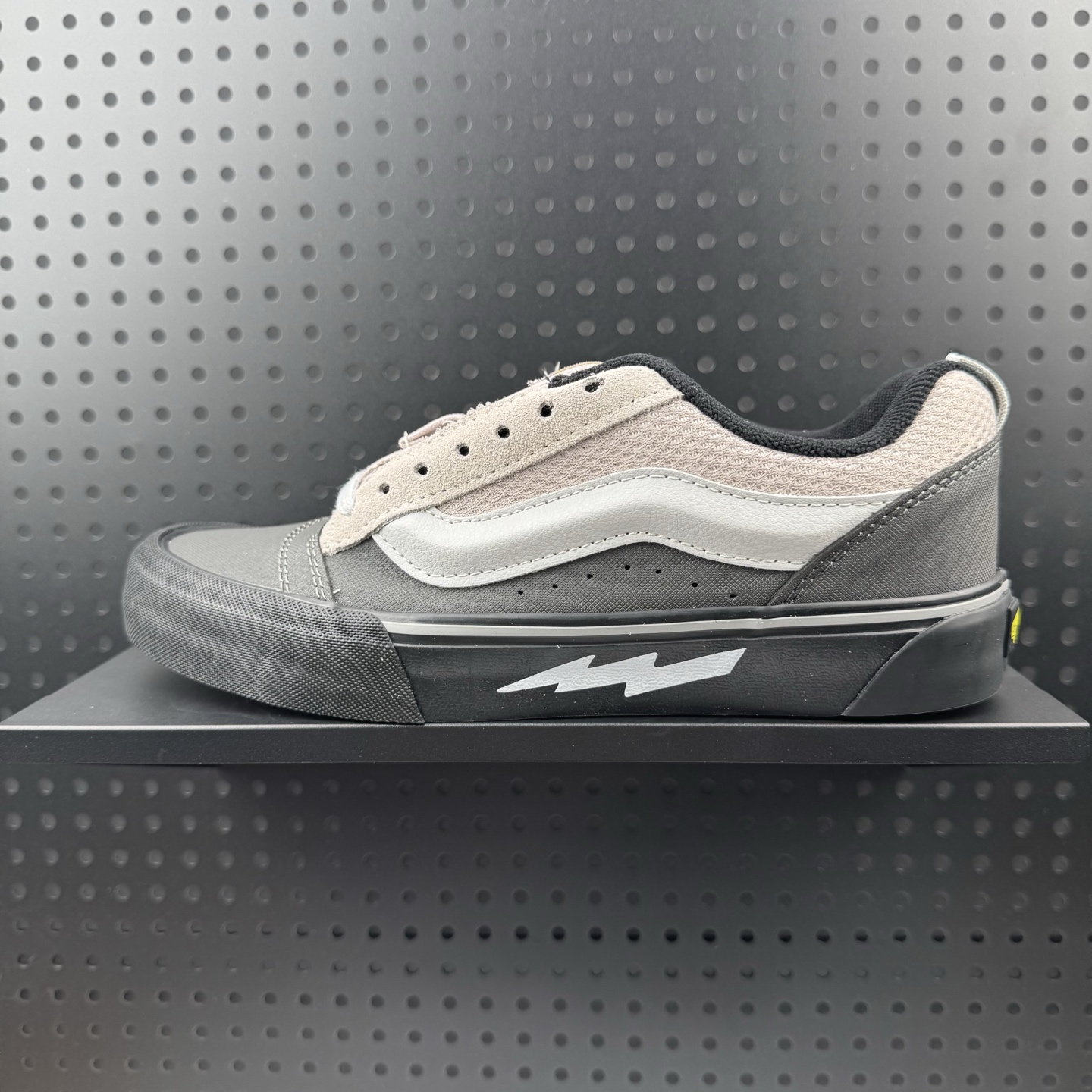 💰100
✅Vans Knu Skool 闪电灰 面包鞋 舒适时尚防滑耐磨低帮休闲板鞋
货号:VN0009CRPKAQ
尺码:35 36 36.5 37 38 38.5 39 40 40.5 41 42 42.5 43 44(07)