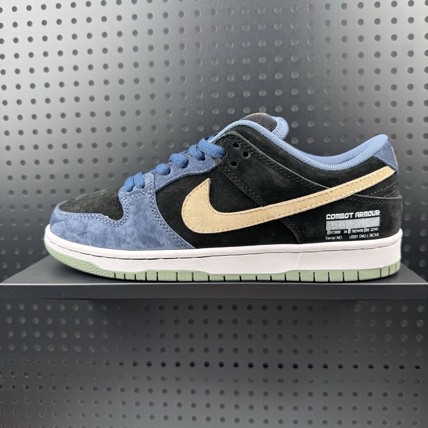 💰160
✅Nike SB Dunk Low
纯原大厂出品 极力推荐
原装头层材料 独家版型蒸餾加工
帶來的是更好的视觉和脚感体验
大厂纯原品质出货 清洁度
电绣工艺 皮料切割干净无任何毛边 细节完美
官方货号: HF3063 002
尺码:36 36.5 37.5 38 38.5 39 40 40.5 41 42 42.5 43 44 44.5 45(32)