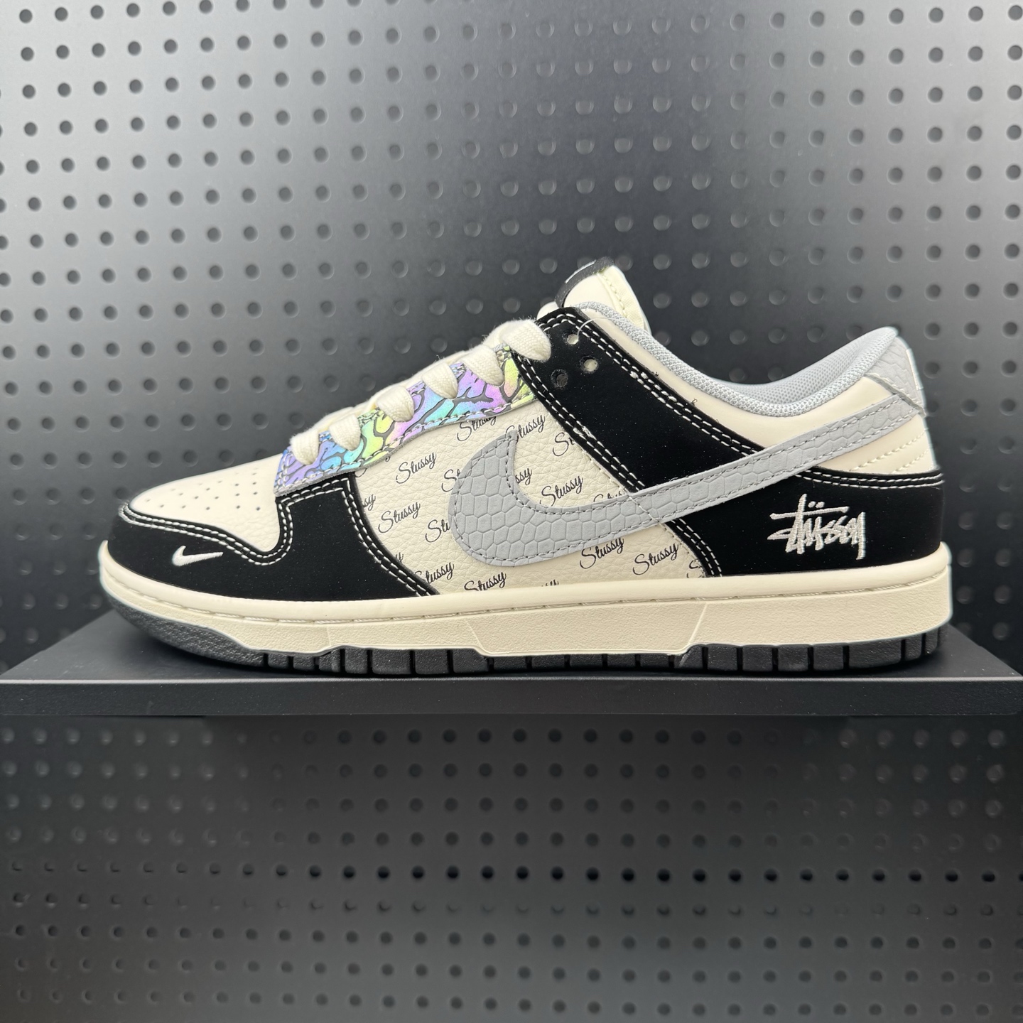 Nike Dunk Low Retro ‘DIY高端定制’耐克 低帮休闲运动板鞋 原装头层材料 用料绝不含糊 独家版型蒸餾加工帶來的是更好的视觉和脚感体验 清洁度 电绣工艺 皮料切割干净无任何毛边 细节完美 货号:XS6089-635 (32)