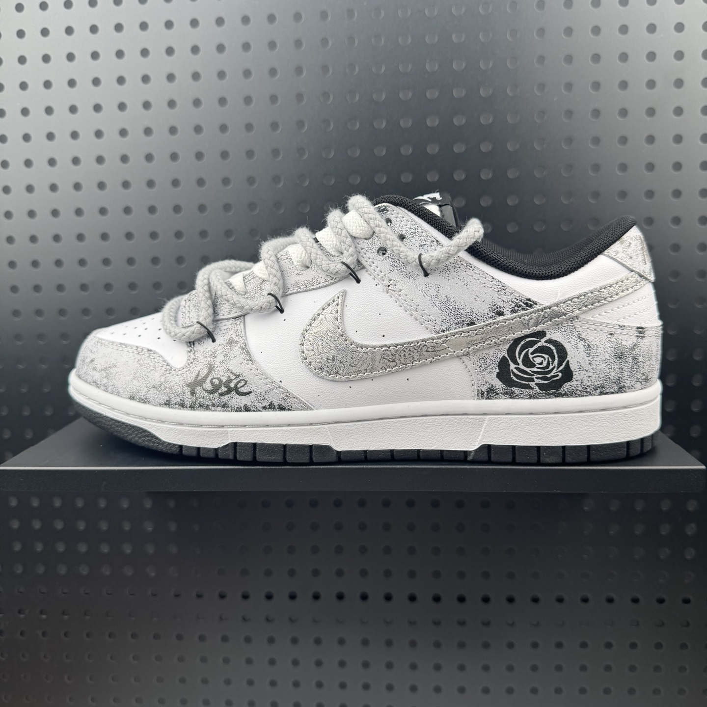 Nike Dunk Low Retro ‘DIY高端定制’耐克 低帮休闲运动板鞋 原装头层材料 用料绝不含糊 独家版型蒸餾加工帶來的是更好的视觉和脚感体验 清洁度 电绣工艺 皮料切割干净无任何毛边 细节完美 货号:DD1391-100 (08)
