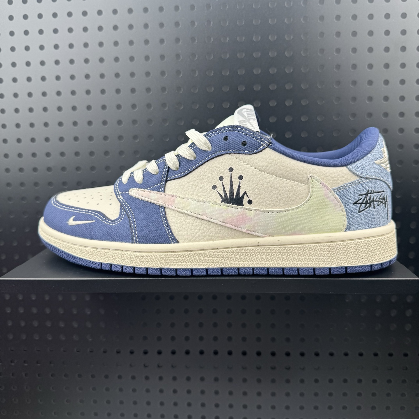 Travis Scott x Jordan 1 Low “斯图西联名——扎染米蓝牛仔” 高端定制 乔丹倒勾低帮休闲板鞋 大厂纯原品质出货 纯正版型 定制鞋盒 皮料切割干净无任何毛边 细节完美 超高清洁度 货号:DD7866-101 (32)