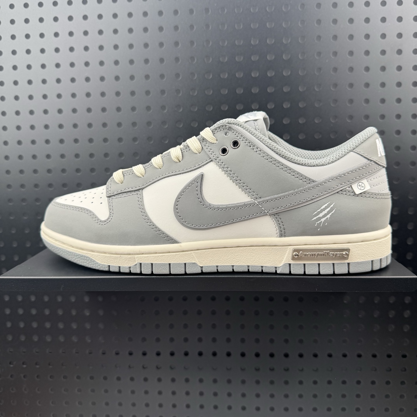 Nike Dunk Low Retro ‘DIY高端定制’耐克 低帮休闲运动板鞋 原装头层材料 用料绝不含糊 独家版型蒸餾加工帶來的是更好的视觉和脚感体验 清洁度 电绣工艺 皮料切割干净无任何毛边 细节完美 货号:GW0510-051 (08)