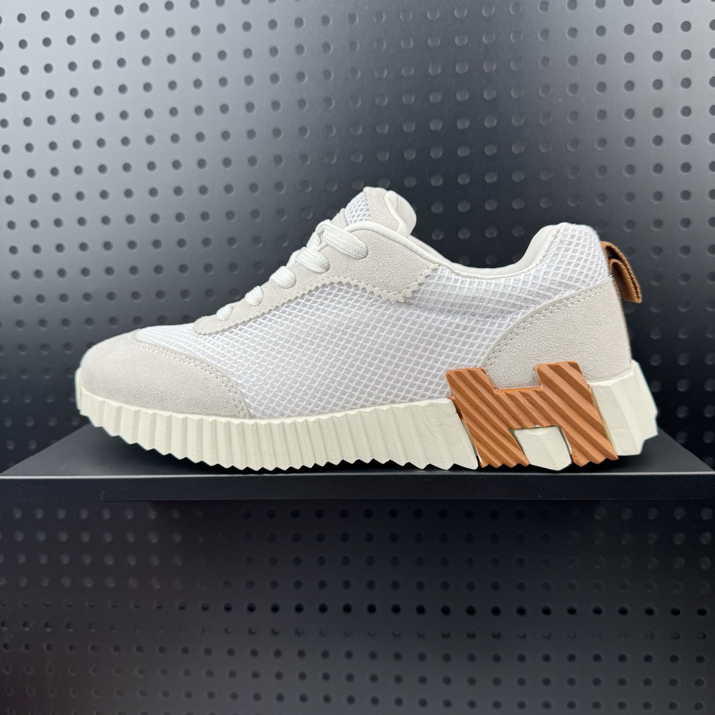 💰130
✅ HERMES爱马仕 Bouncing 圆头系带 低帮 生活休闲鞋 男款 白棕
货号:H221898Z H92
尺码:40-46(24)