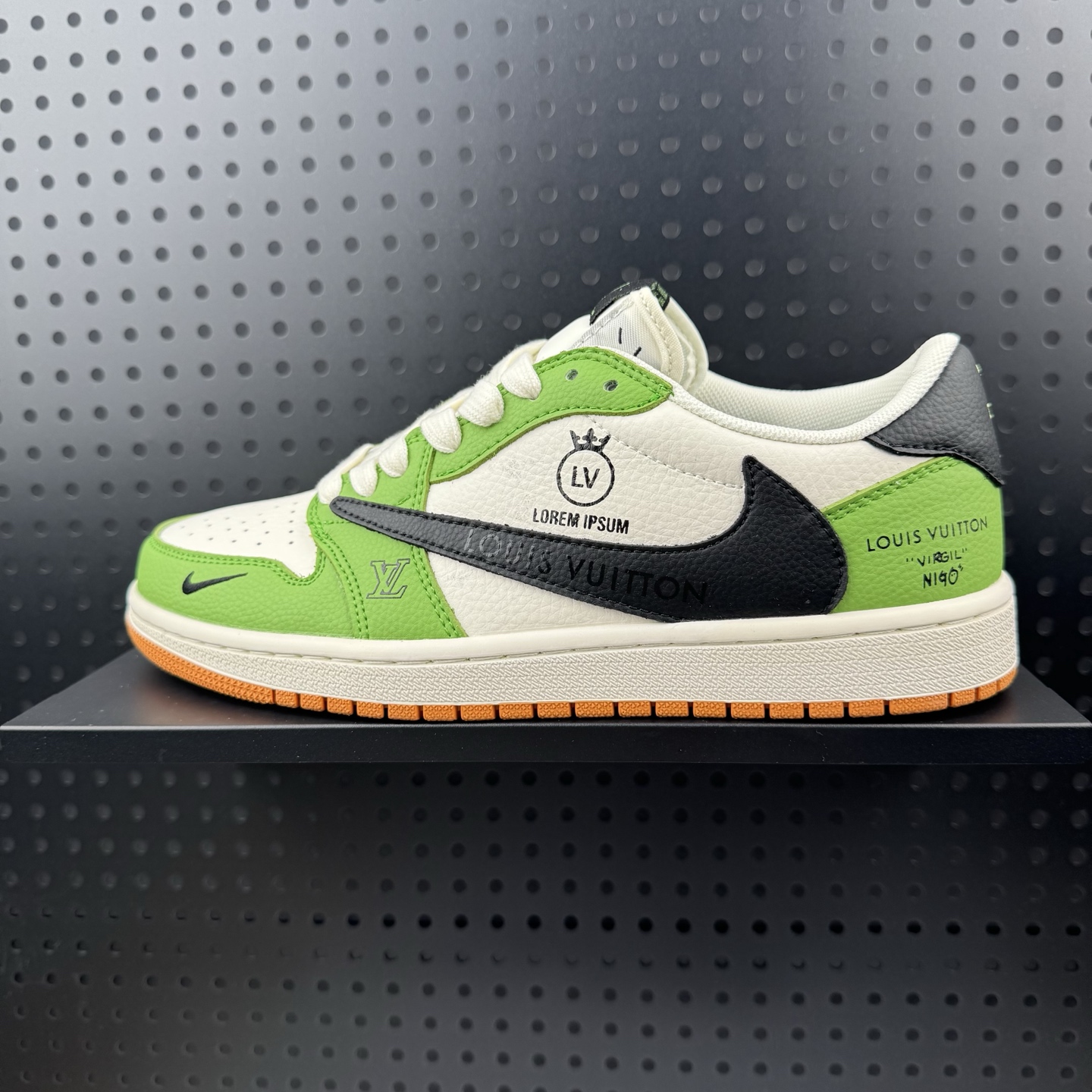 Nike Air Jordan 1 x Travis Scott AJ1倒勾 乔一倒钩 ‘DIY’定制 耐克 低帮文化篮球鞋 完美品质出货 细节如图所示 鞋面切割工整 冲孔整齐干净 中底拉帮线 整体清洁度非常好 货号:DZ2688-002 (32)