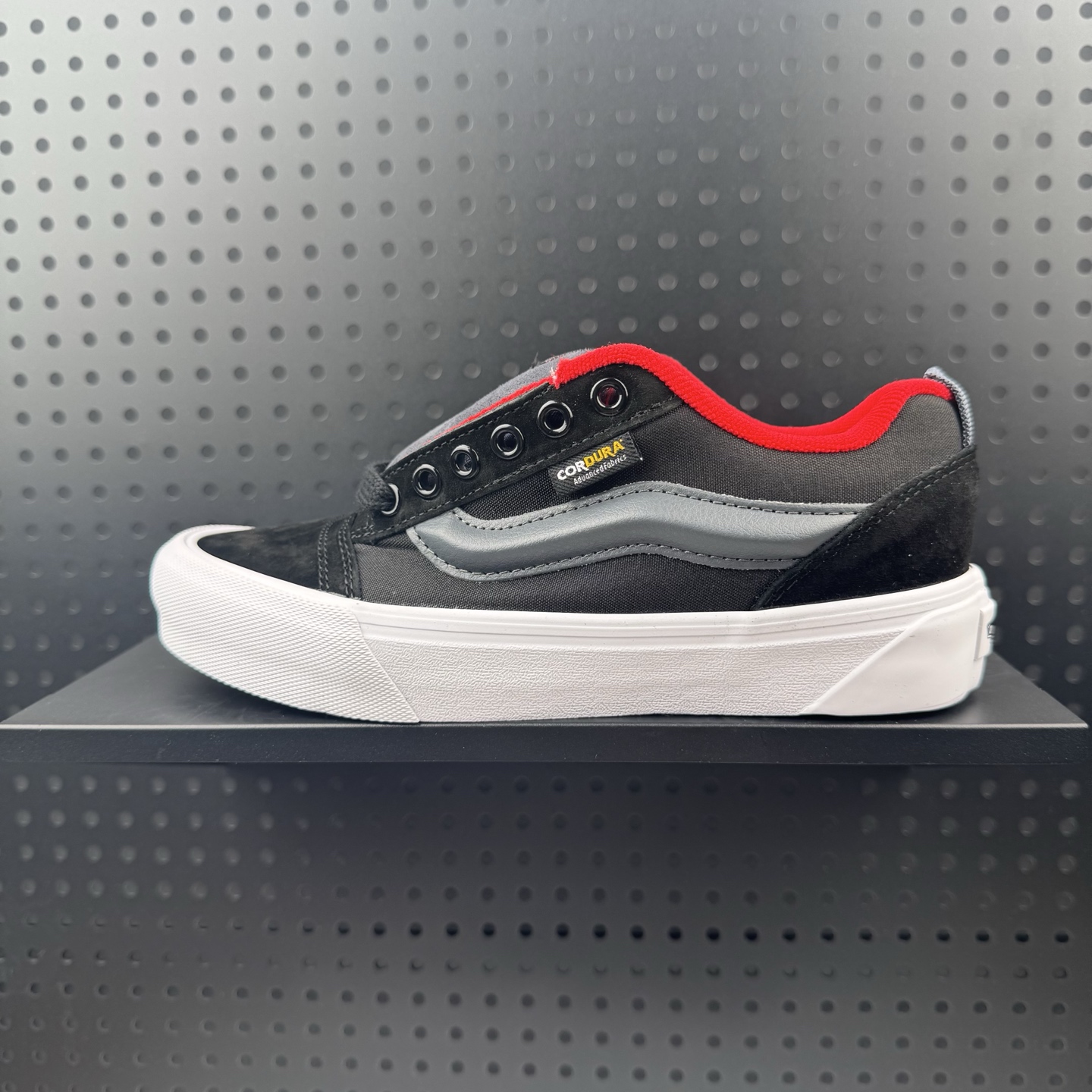 💰110
✅万斯Vans Knu Skool 万斯低帮复古休闲胖胖面包鞋 
货号：VN0009QC6BT
码数：35 36 36.5 37 38 38.5 39 40 40.5 41 42 42.5 43 44（07）