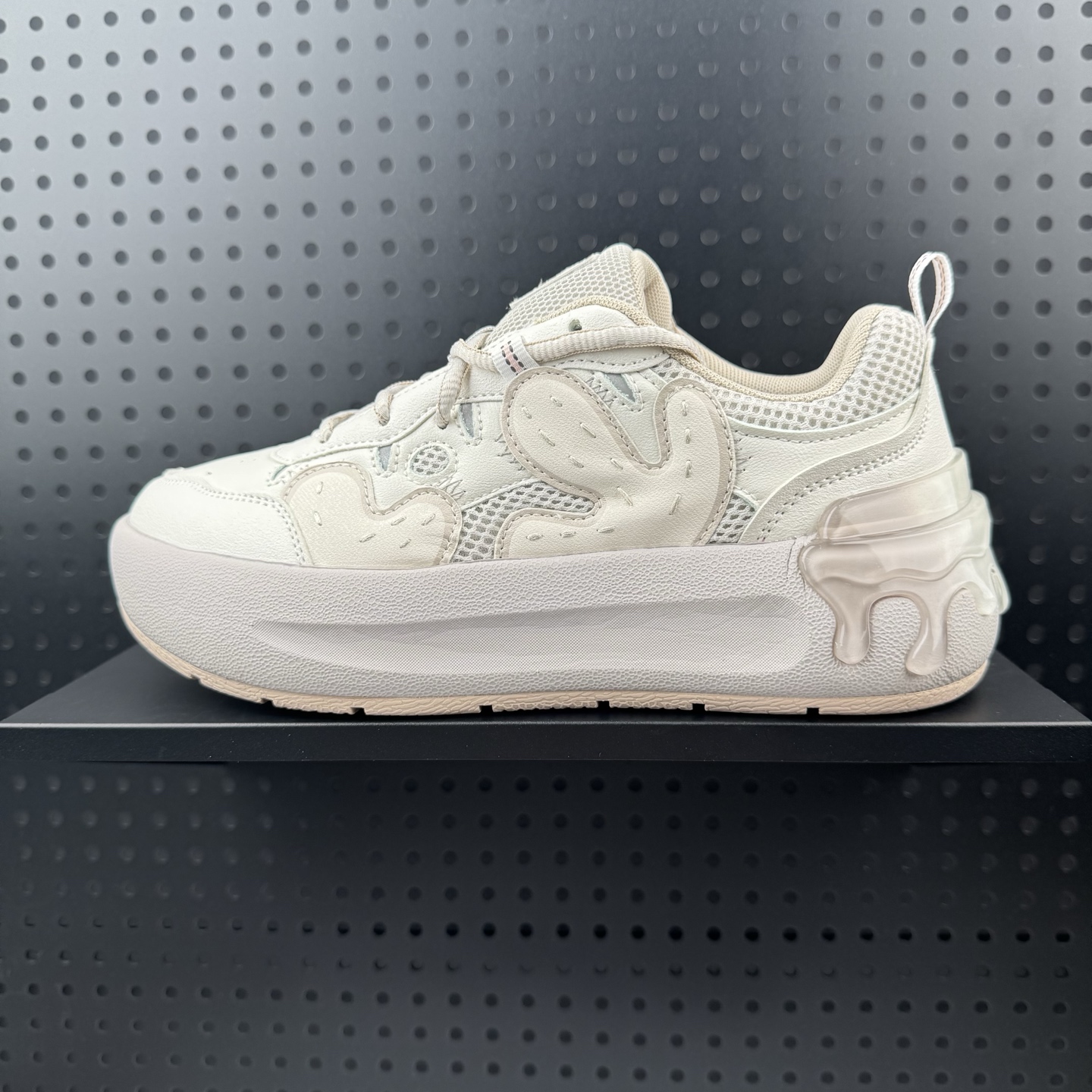 💰150 ✅FILA斐乐 CACTI LAVENDER 仙人掌薰衣草主题 时尚个性潮流复古休闲百搭舒适 轻便透气增高 低帮 板鞋 女款 白紫色 货号:F12W531208FBA 尺码:35.5-40(24)