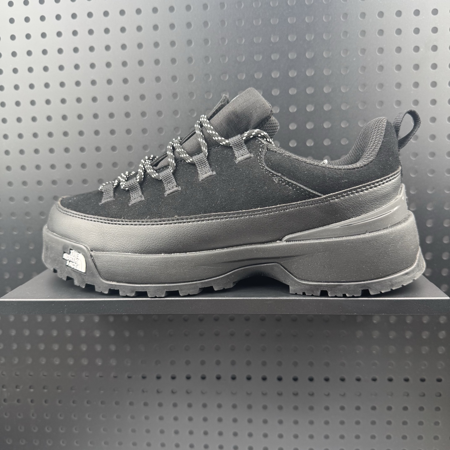 男女鞋半码制#原楦型开发纸版#采用牛巴磨砂革鞋面材质#中底嵌入EVA缓震组合耐磨锯齿耐磨橡胶大底❗机能风鞋太酷了!著名户外品牌-The North Face Glenyffe Urban High 格伦斯尼斯城市系列低帮机能户外风徒步登山运动训练鞋“全黑” 货号:NF0A8A96-KX7 (24)