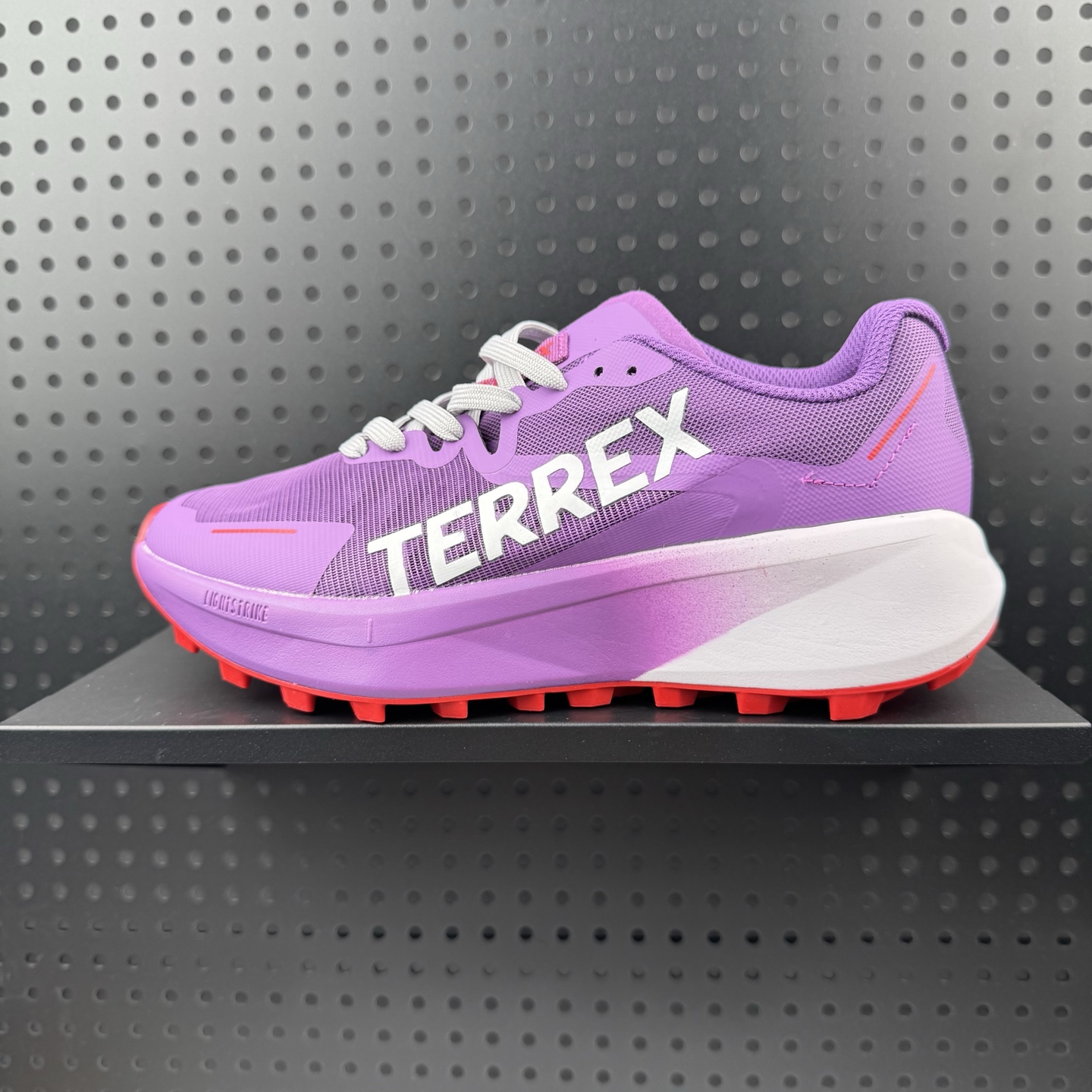 💰140
✅ adidas Terrex Agravic 3 Trail WMNS 舒适百搭防滑耐磨 低帮 越野跑步鞋 女款 紫色
货号：JR5251
尺码：36-40（30）