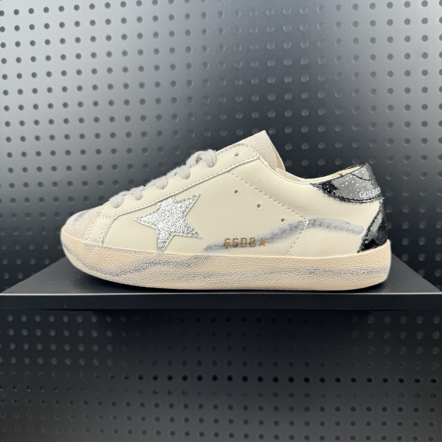 GGDB 小脏鞋 板鞋 做旧 意大利时装品牌·黄金鹅 GGDB Golden Goose Super Star 系列小脏运动鞋 完美精细做工 全手工打磨做旧 3厘米增高 Golden Goose 官网同步 多双正品拆解打版 鞋面原版定制牛皮(做旧精髓所在) 货号:G21D120 (24)