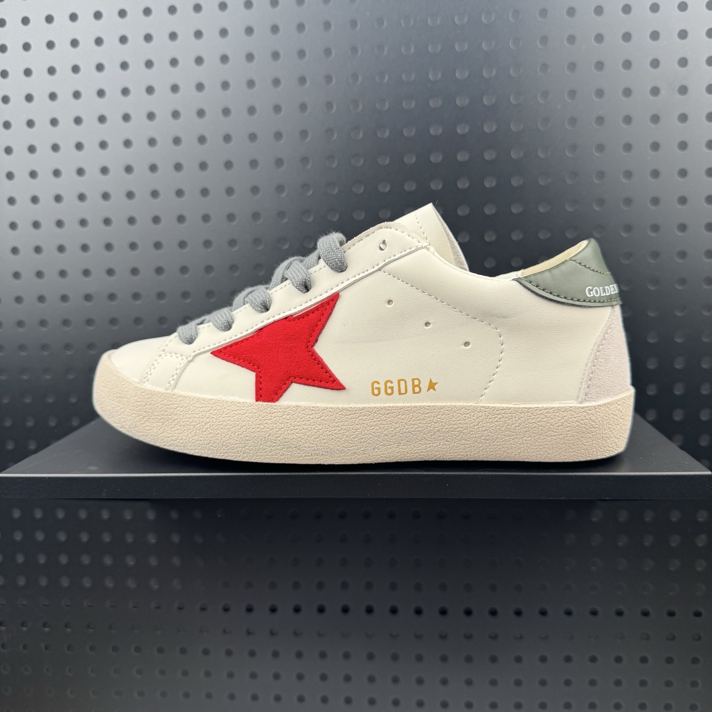 GGDB 小脏鞋 板鞋 做旧 意大利时装品牌·黄金鹅 GGDB Golden Goose Super Star 系列小脏运动鞋 完美精细做工 全手工打磨做旧 3厘米增高 Golden Goose 官网同步 多双正品拆解打版 鞋面原版定制牛皮(做旧精髓所在) 货号:G21D120 (24)