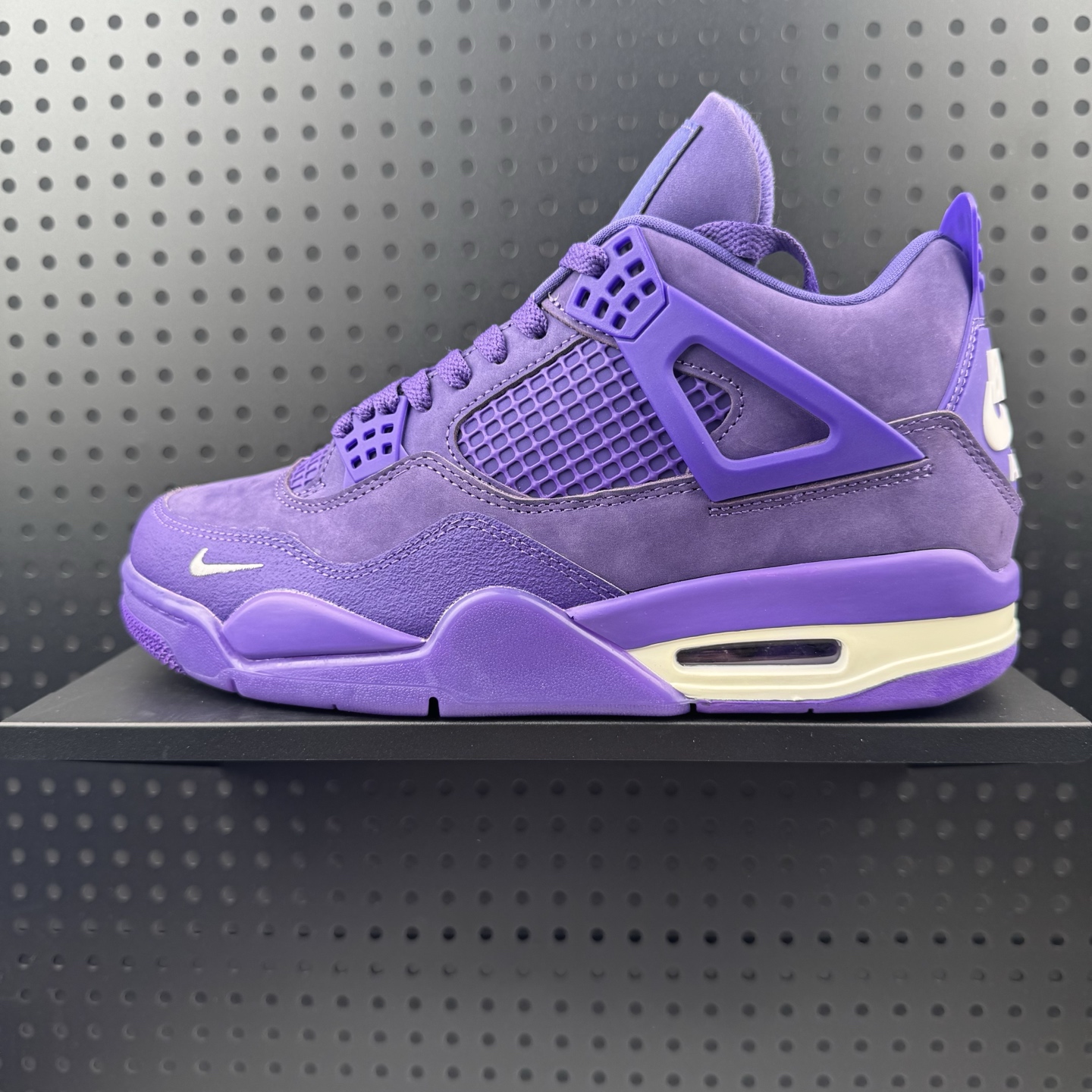 Nike Air Jordan 4 Retro 耐克迈克尔·乔丹AJ4代中帮复古休闲运动文化篮球鞋 原厂材料TPU超Q弹网格材质 缜密拉帮及中底钢印细节 组合开窗式气垫大底 升级原楦原档案数据开发纸版楦型 采用同源纳帕头层皮革鞋面材质 全新底模完美品相清洁度及喷漆效果 货号:HF4340-500 (01)