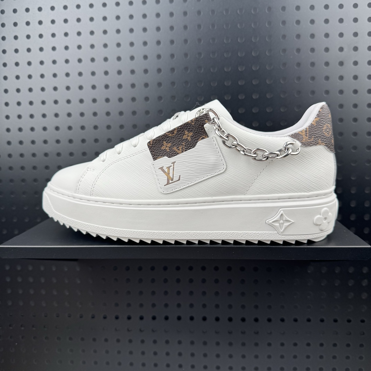 LOUIS VUITTON Time Out Epi小牛皮 圆头系带徽标 低帮 板鞋 男女款 白色 货号:1AHOFT (59)