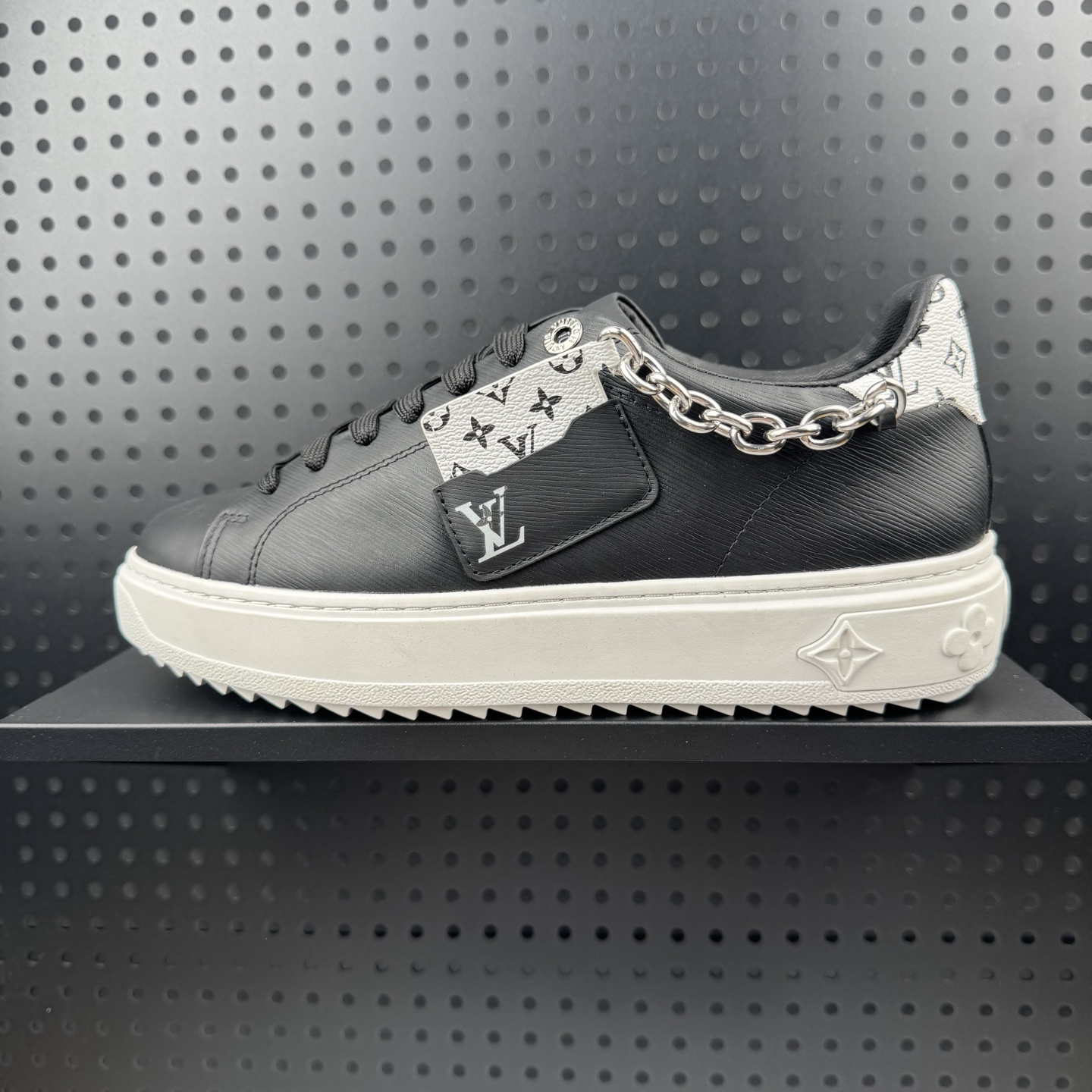 LOUIS VUITTON Time Out 小牛皮 平底系带圆头 低帮 板鞋 男女款 黑色 货号:1AHOG9 (59)