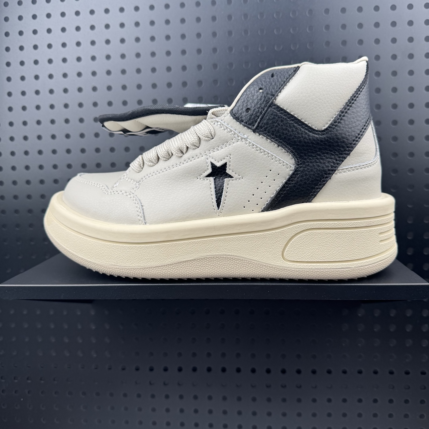 💰240
✅ Rick Owens DRKSHDW x Converse TURBOWPN 舒适百搭 减震耐磨 中帮 板鞋 男女同款 黑白色
货号：A06758C
尺码：35 36 36.5 37 37.5 38 39 39.5 40 41 41.5 42 42.5 43 44 44.5 45（07）