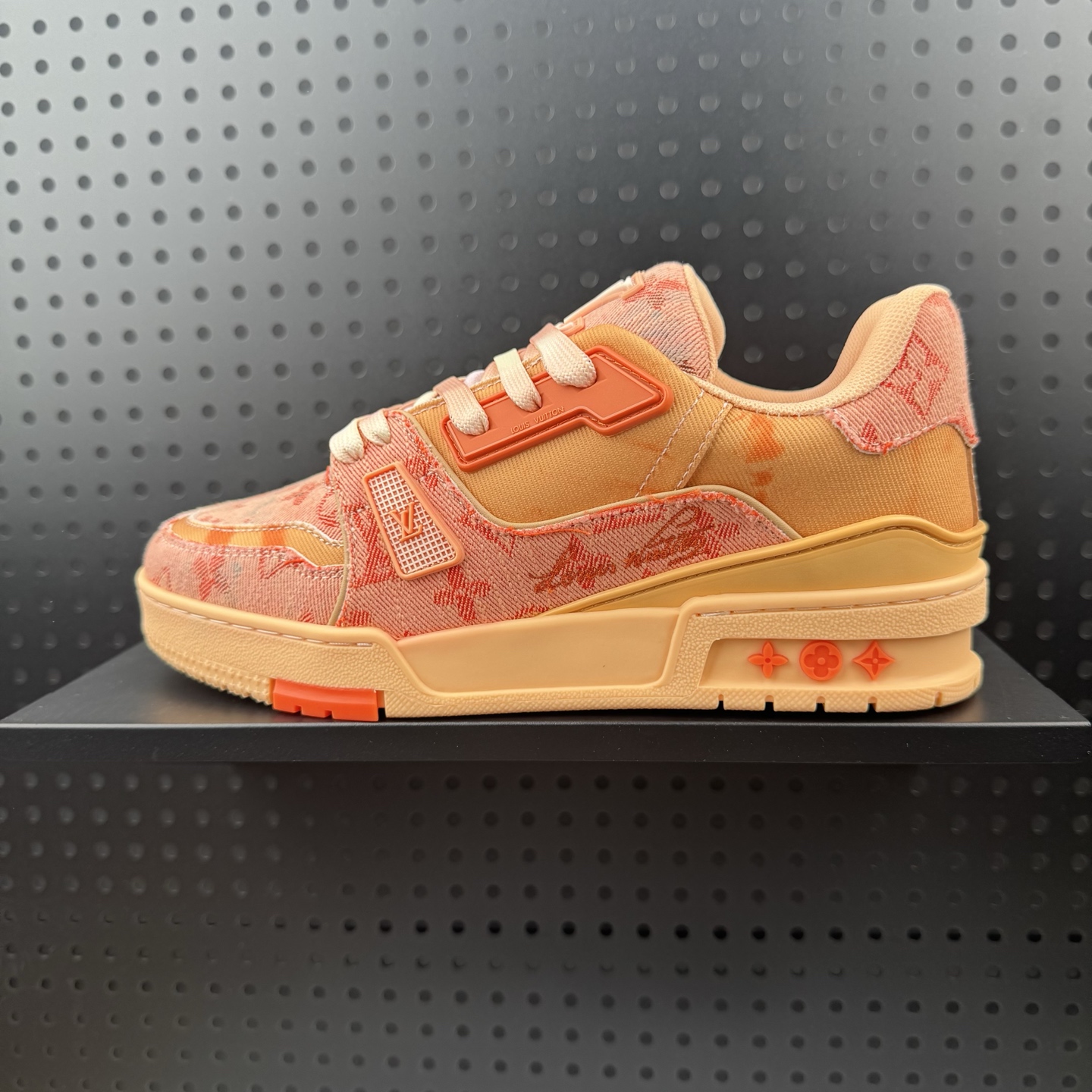 LOUIS VUITTON Trainer 系带圆头 板鞋 男女同款 橙色 货号:1ACVN7 (59)