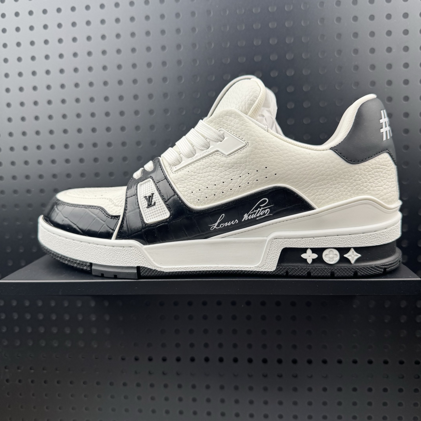 LOUIS VUITTON Trainer 牛皮革 鳄鱼皮 系带 低帮 板鞋 男款 白色 货号:1AIWIP (59)