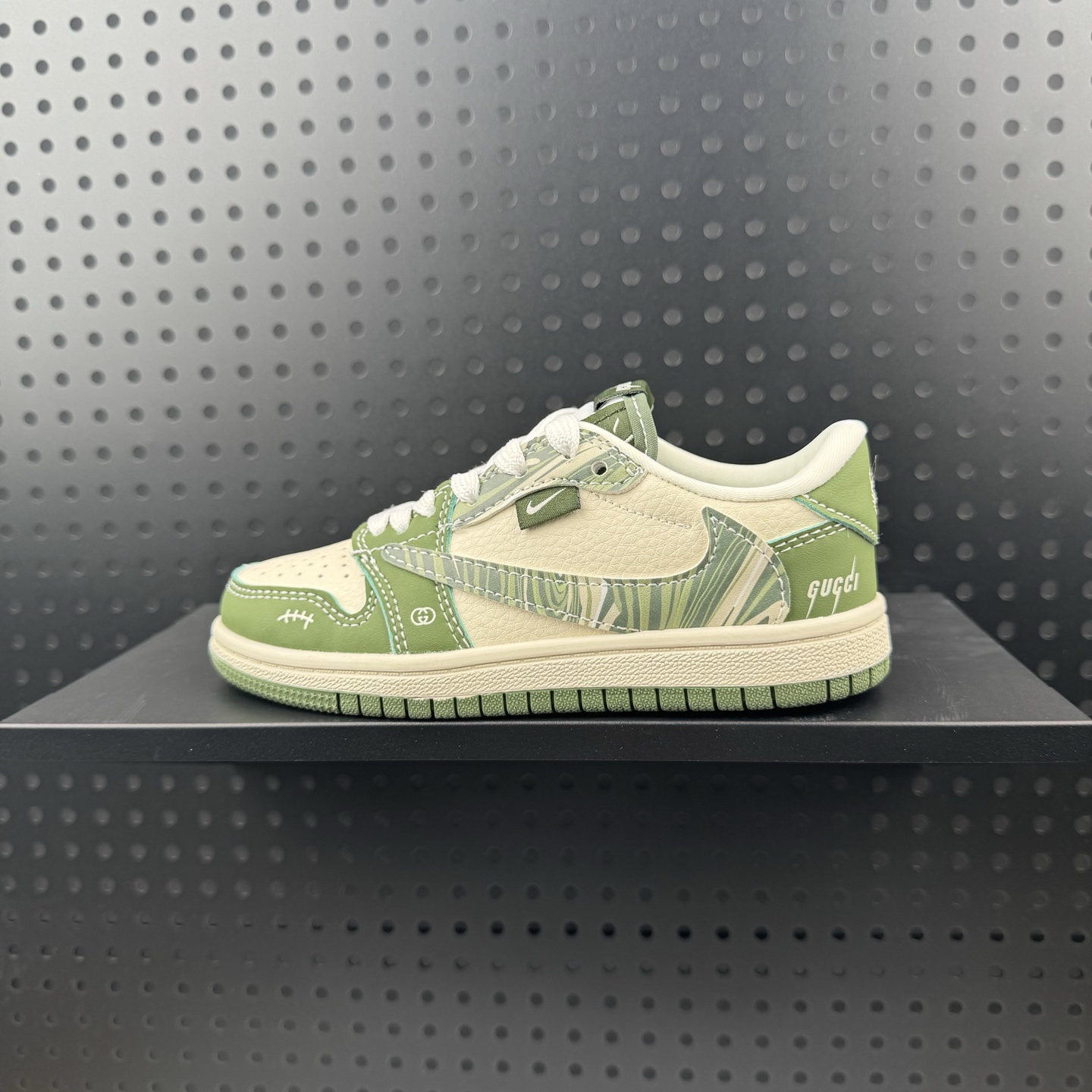 💰85
✅ Jordan Air Jordan 1 "Chinese New Year" 皮革 防滑减震 低帮 儿童篮球鞋 白绿
货号：XS2024 004
尺码：24-37（24）