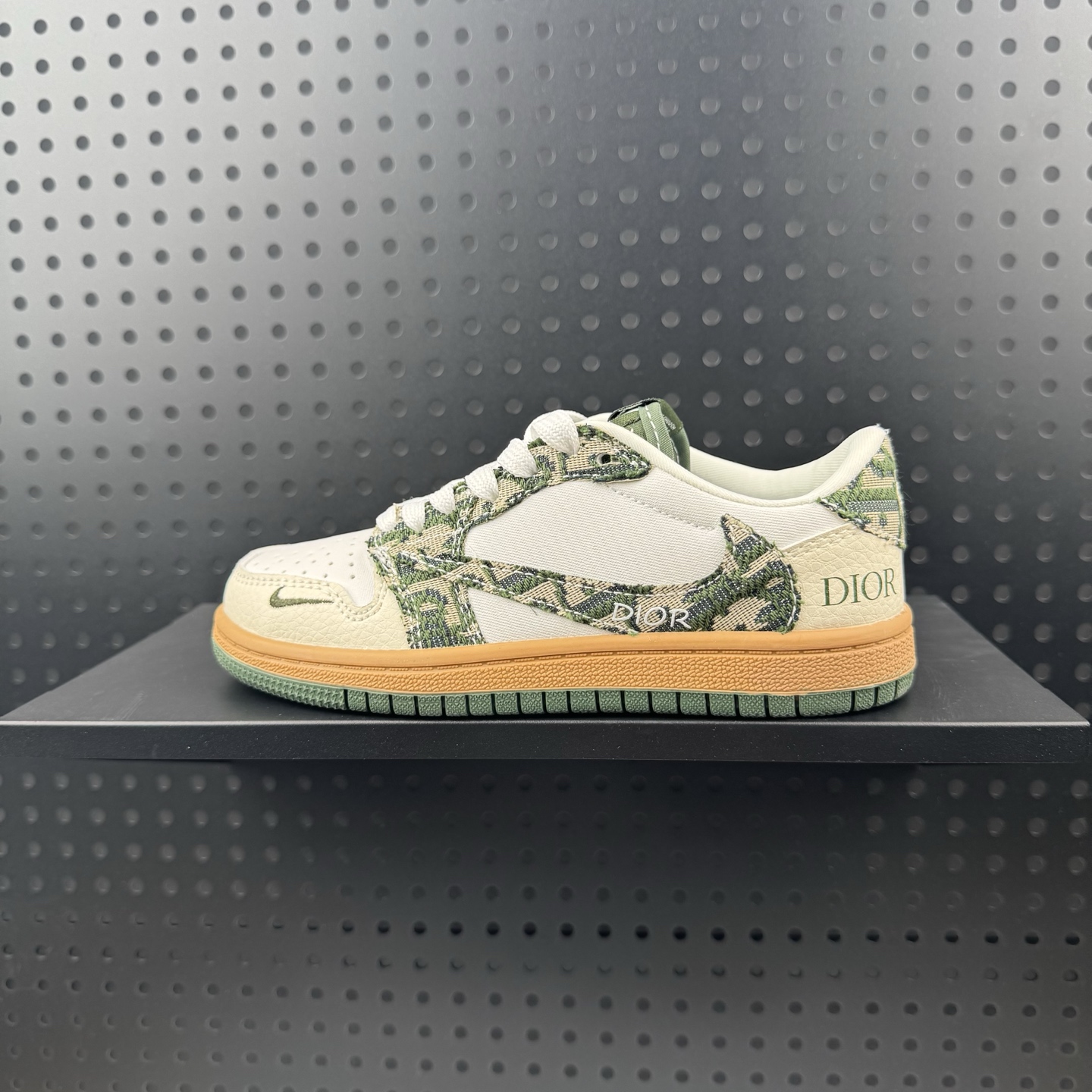 Jordan Air Jordan 1 Low OG GS Year of the Snake舒适百搭 防滑耐磨 低帮 儿童篮球鞋 男女同款 货号:XS2024 023 (24)