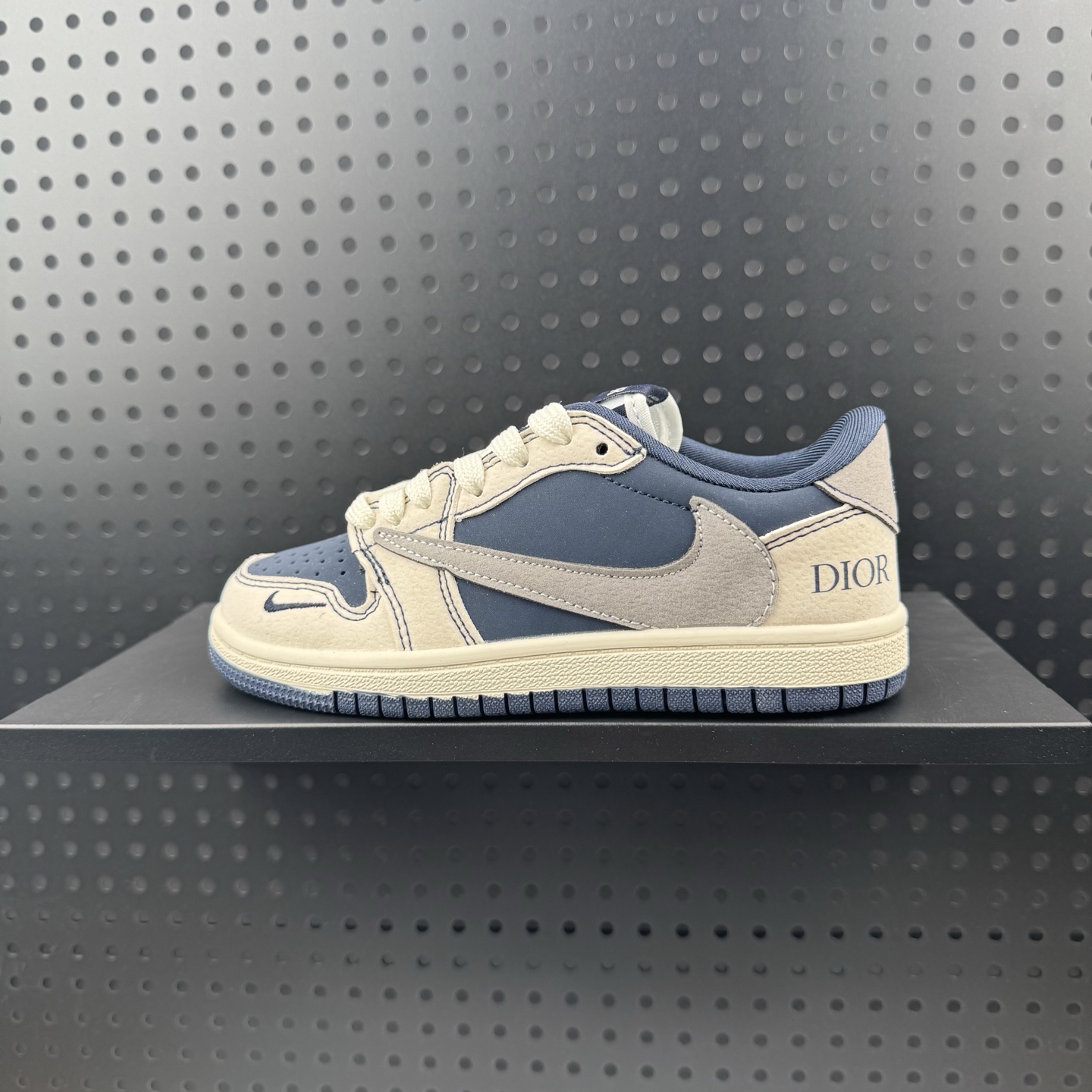 Jordan Air Jordan 1 Low OG GS Year of the Snake舒适百搭 防滑耐磨 低帮 儿童篮球鞋 男女同款 货号:XS2024 010 (24)