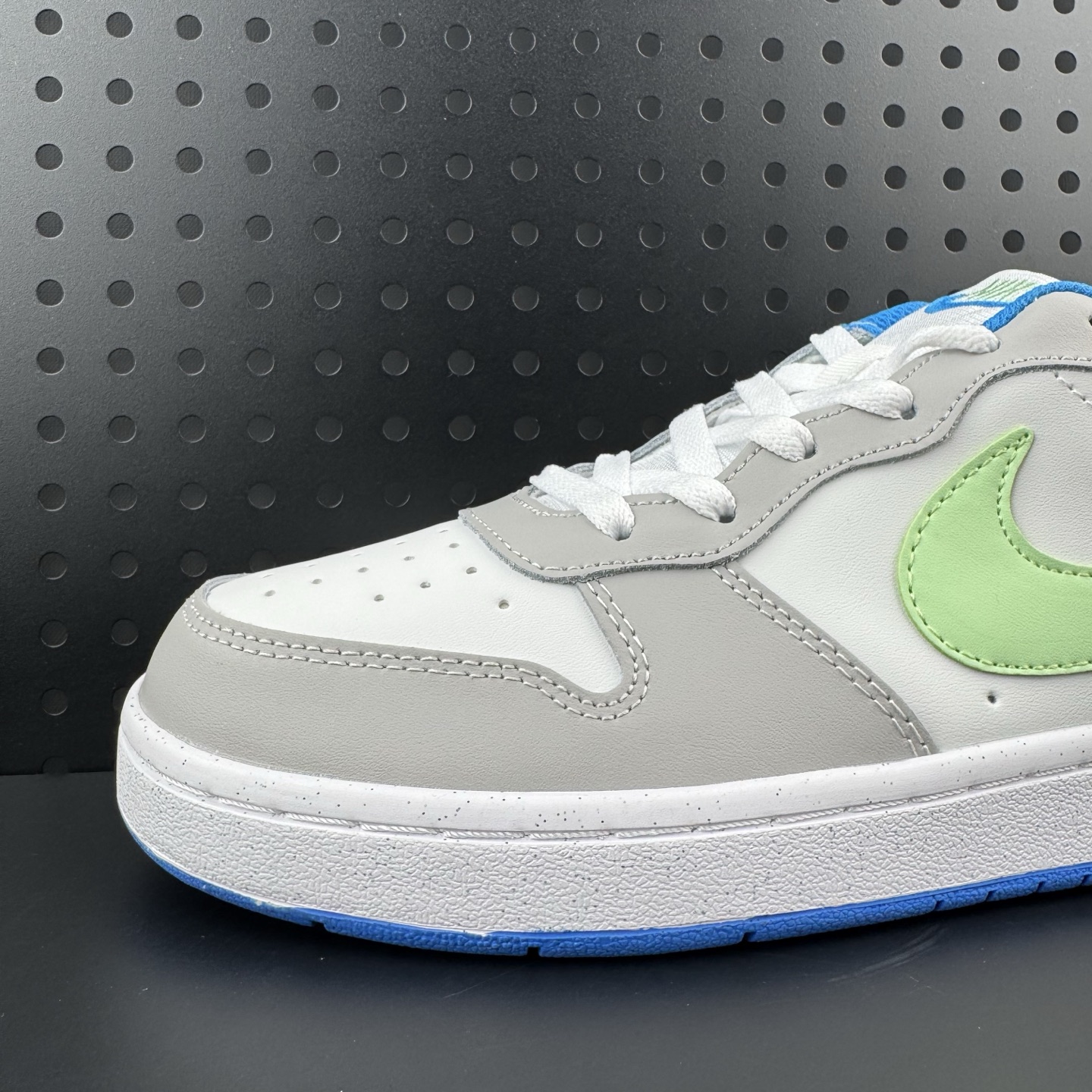 💰85
✅NIKE COURT BOROUGH LOW 耐克  低帮百搭透气休闲运动板鞋
经典耐用的设计 兼顾舒适脚感和出众风范 演绎匠心之作 结构性的支撑贴合感结合复古篮球设计 塑就场外全明星风范
货号:DV5456-005
Size:36 36.5 37.5 38 38.5 39 40 40.5 41 42 42.5 43 44 45（26）