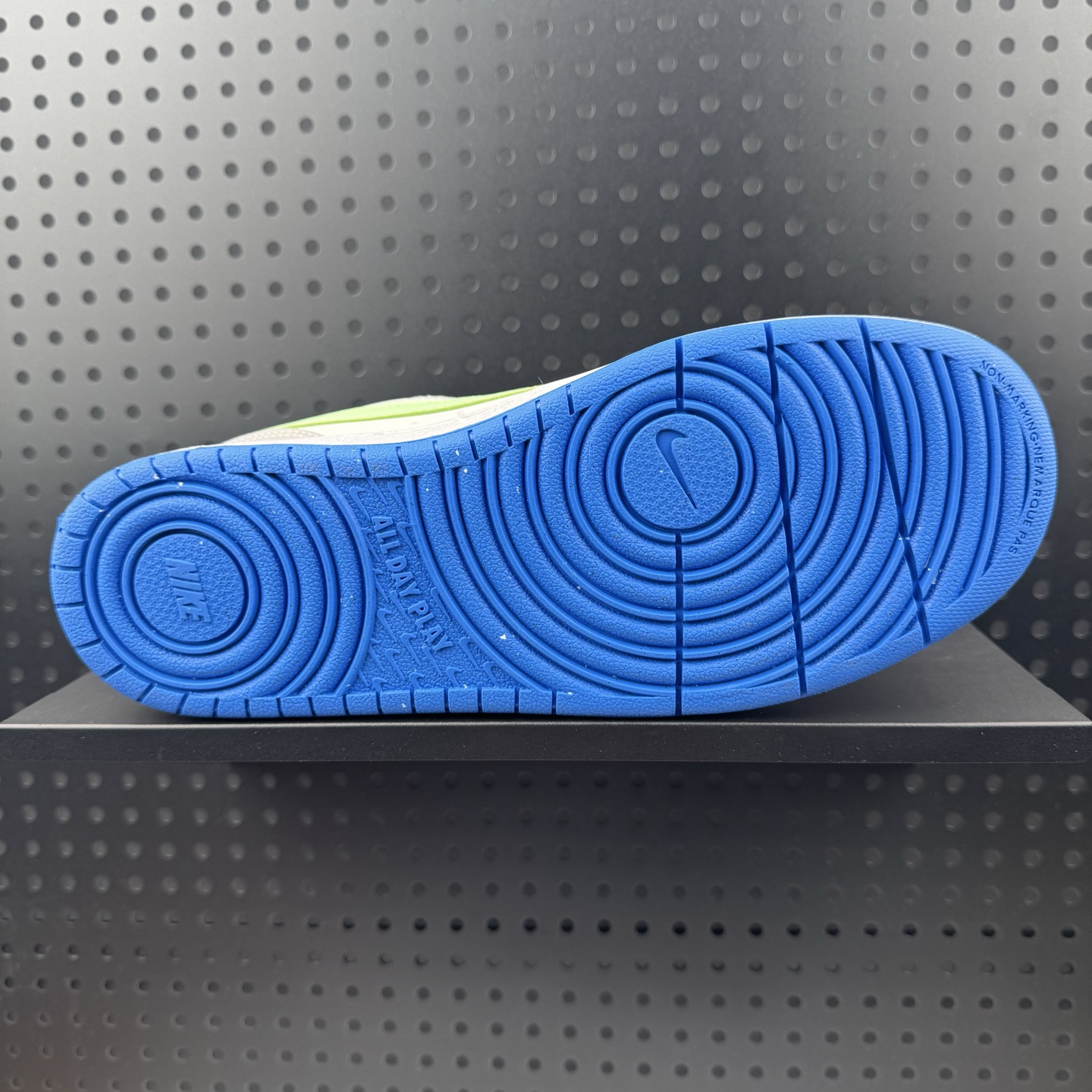 💰85
✅NIKE COURT BOROUGH LOW 耐克  低帮百搭透气休闲运动板鞋
经典耐用的设计 兼顾舒适脚感和出众风范 演绎匠心之作 结构性的支撑贴合感结合复古篮球设计 塑就场外全明星风范
货号:DV5456-005
Size:36 36.5 37.5 38 38.5 39 40 40.5 41 42 42.5 43 44 45（26）