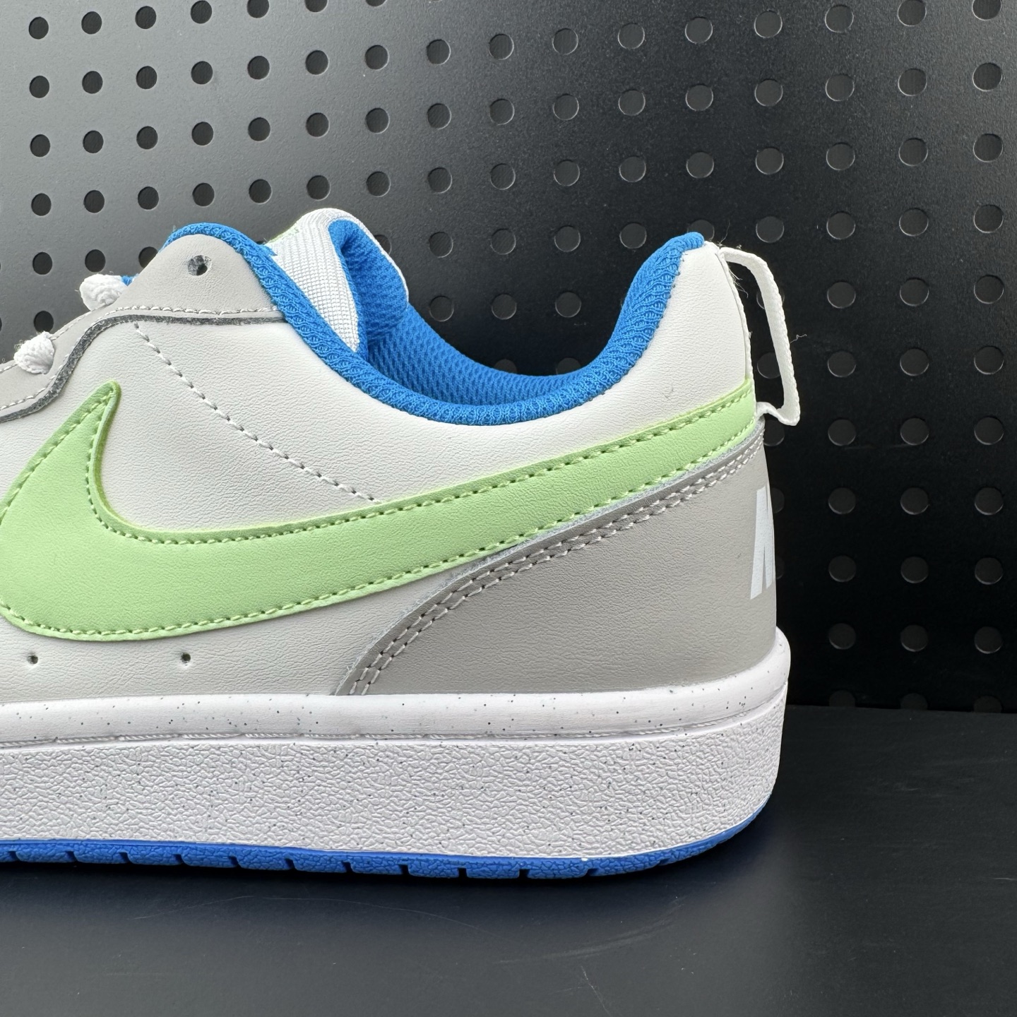 💰85
✅NIKE COURT BOROUGH LOW 耐克  低帮百搭透气休闲运动板鞋
经典耐用的设计 兼顾舒适脚感和出众风范 演绎匠心之作 结构性的支撑贴合感结合复古篮球设计 塑就场外全明星风范
货号:DV5456-005
Size:36 36.5 37.5 38 38.5 39 40 40.5 41 42 42.5 43 44 45（26）