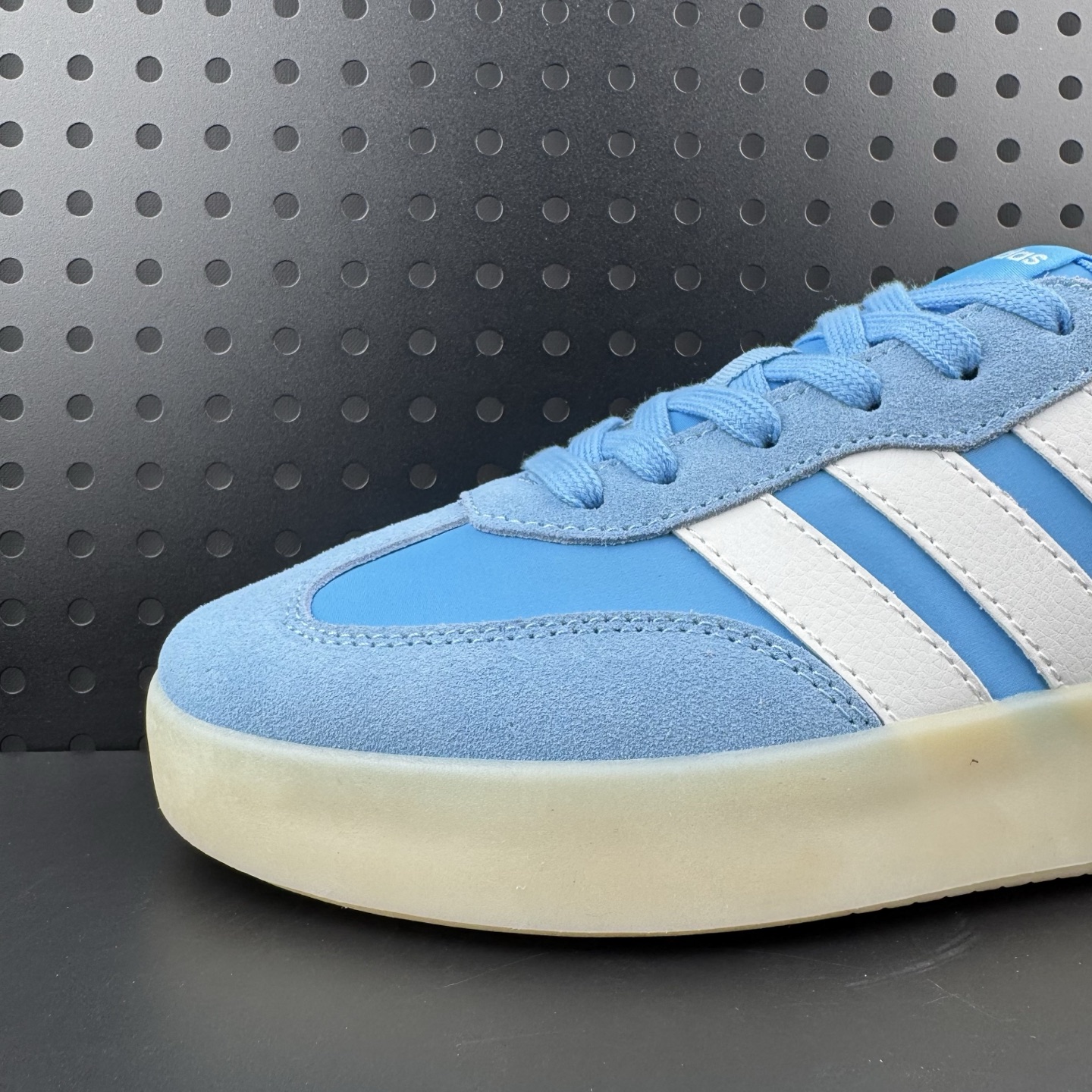 💰100
✅阿迪达斯Adidas  BARREDA DECODE果冻T头鞋德训鞋运动鞋
原楦原纸板开发 尼龙+麂皮拼接鞋面，舒适透气。宽楦鞋型，释放双脚，告别束缚。EVA半透明果冻大底，脚感舒适，防滑耐磨。
货号：JI2316
码数：36 36.5 37 38 38.5 39 40 40.5 41 42 42.5 43 44 44.5 45（26）