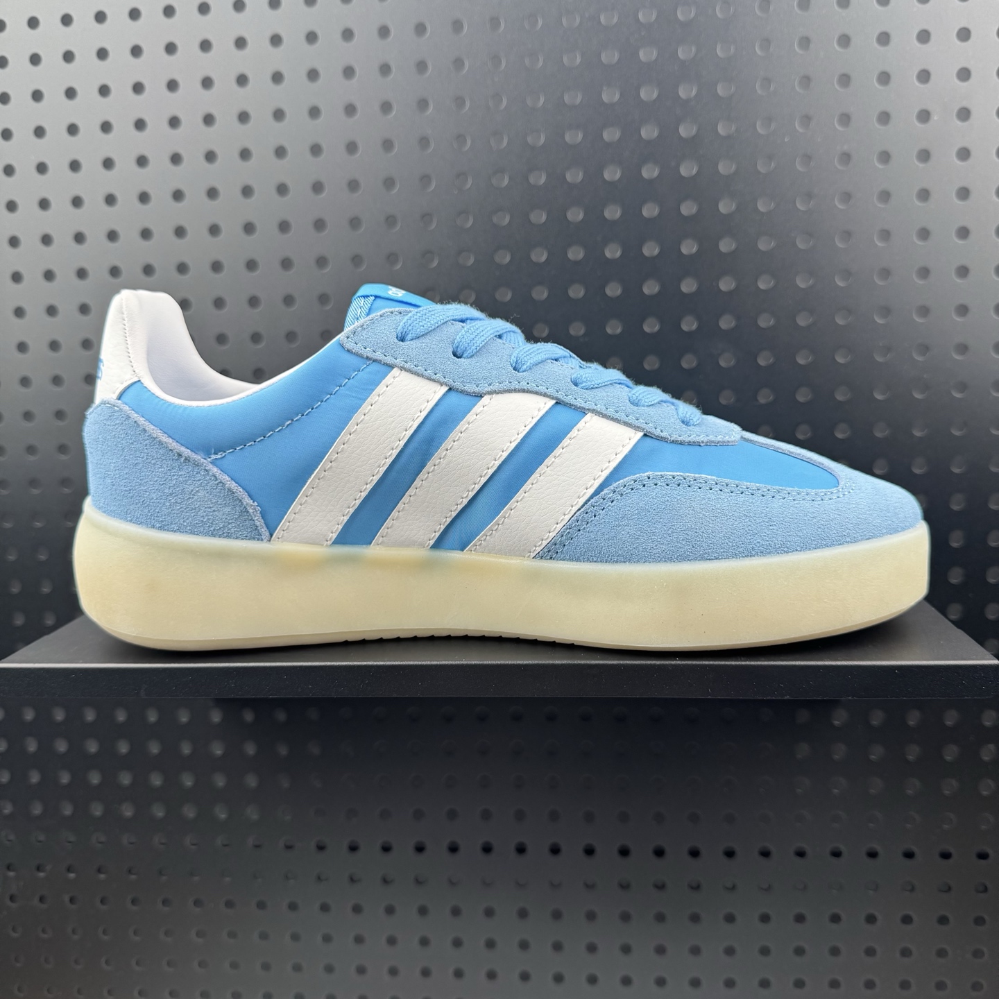 💰100
✅阿迪达斯Adidas  BARREDA DECODE果冻T头鞋德训鞋运动鞋
原楦原纸板开发 尼龙+麂皮拼接鞋面，舒适透气。宽楦鞋型，释放双脚，告别束缚。EVA半透明果冻大底，脚感舒适，防滑耐磨。
货号：JI2316
码数：36 36.5 37 38 38.5 39 40 40.5 41 42 42.5 43 44 44.5 45（26）