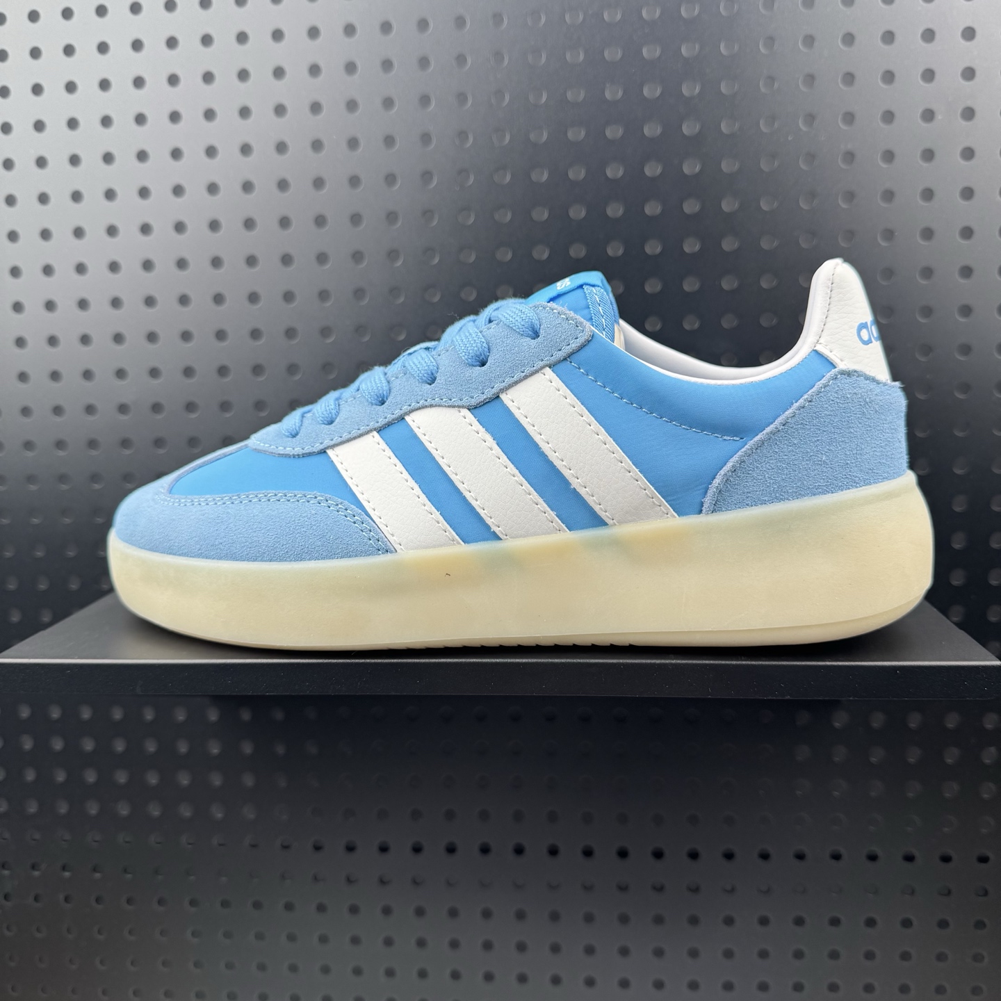 💰100
✅阿迪达斯Adidas  BARREDA DECODE果冻T头鞋德训鞋运动鞋
原楦原纸板开发 尼龙+麂皮拼接鞋面，舒适透气。宽楦鞋型，释放双脚，告别束缚。EVA半透明果冻大底，脚感舒适，防滑耐磨。
货号：JI2316
码数：36 36.5 37 38 38.5 39 40 40.5 41 42 42.5 43 44 44.5 45（26）