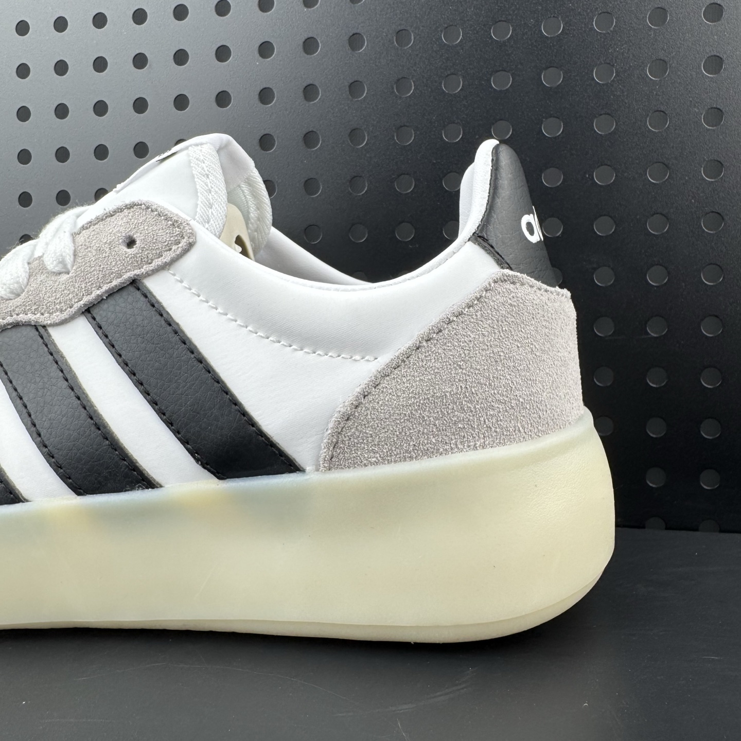 💰100
✅阿迪达斯Adidas  BARREDA DECODE果冻T头鞋德训鞋运动鞋
原楦原纸板开发 尼龙+麂皮拼接鞋面，舒适透气。宽楦鞋型，释放双脚，告别束缚。EVA半透明果冻大底，脚感舒适，防滑耐磨。
货号：JI2315
码数：36 36.5 37 38 38.5 39 40 40.5 41 42 42.5 43 44 44.5 45（26）