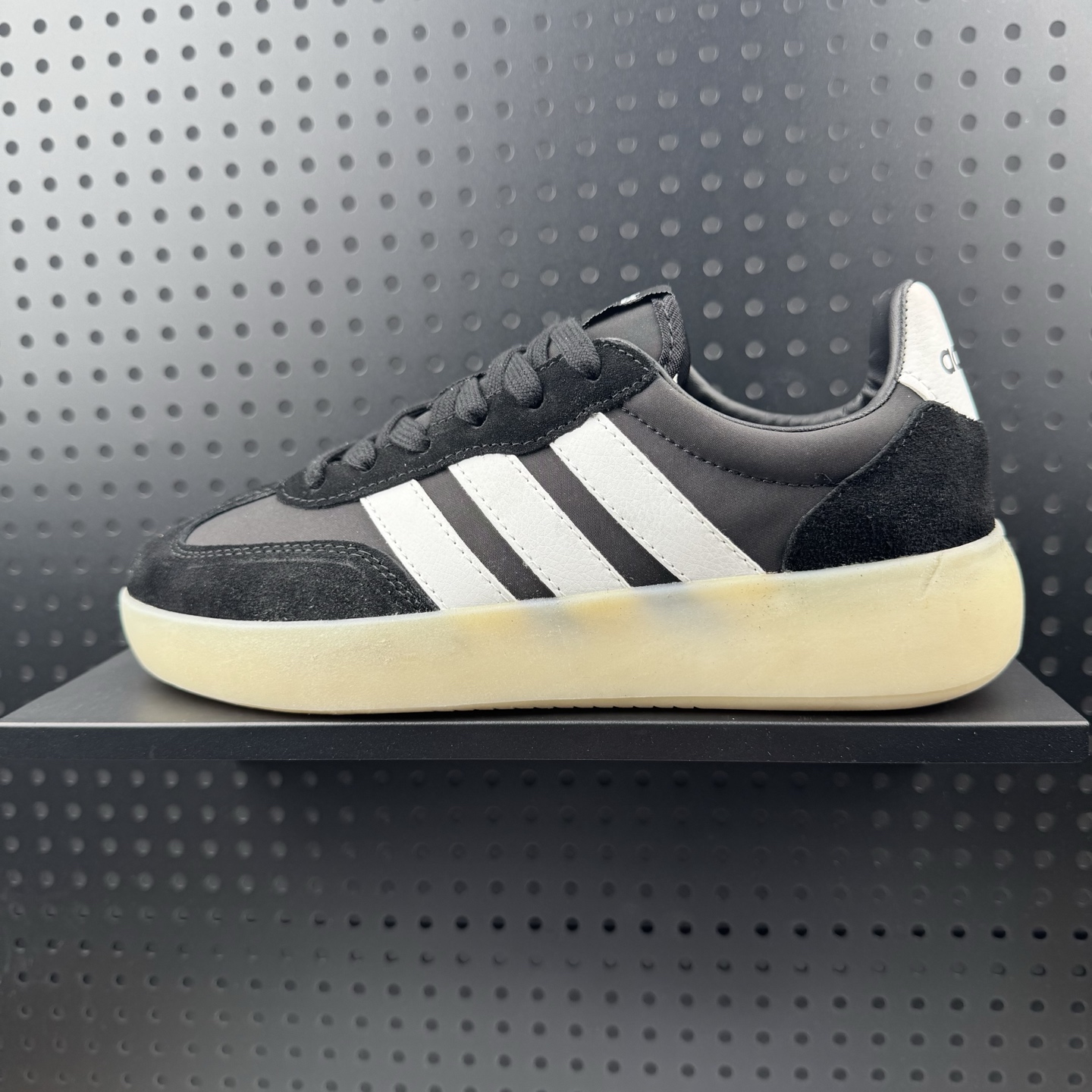 💰100
✅阿迪达斯Adidas  BARREDA DECODE果冻T头鞋德训鞋运动鞋
原楦原纸板开发 尼龙+麂皮拼接鞋面，舒适透气。宽楦鞋型，释放双脚，告别束缚。EVA半透明果冻大底，脚感舒适，防滑耐磨。
货号：JQ6672
码数：36 36.5 37 38 38.5 39 40 40.5 41 42 42.5 43 44 44.5 45（26）