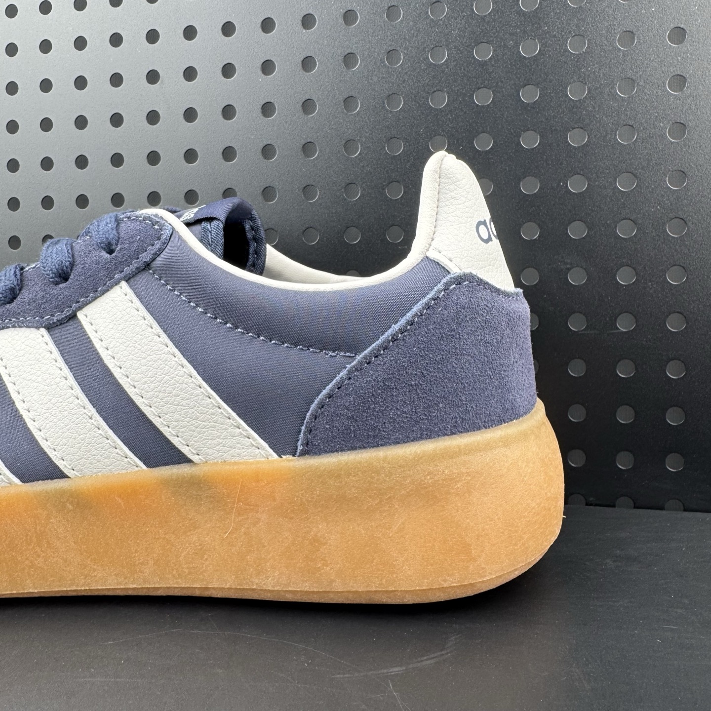 💰100
✅阿迪达斯Adidas  BARREDA DECODE果冻T头鞋德训鞋运动鞋
原楦原纸板开发 尼龙+麂皮拼接鞋面，舒适透气。宽楦鞋型，释放双脚，告别束缚。EVA半透明果冻大底，脚感舒适，防滑耐磨。
货号：JQ7327
码数：36 36.5 37 38 38.5 39 40 40.5 41 42 42.5 43 44 44.5 45（26）