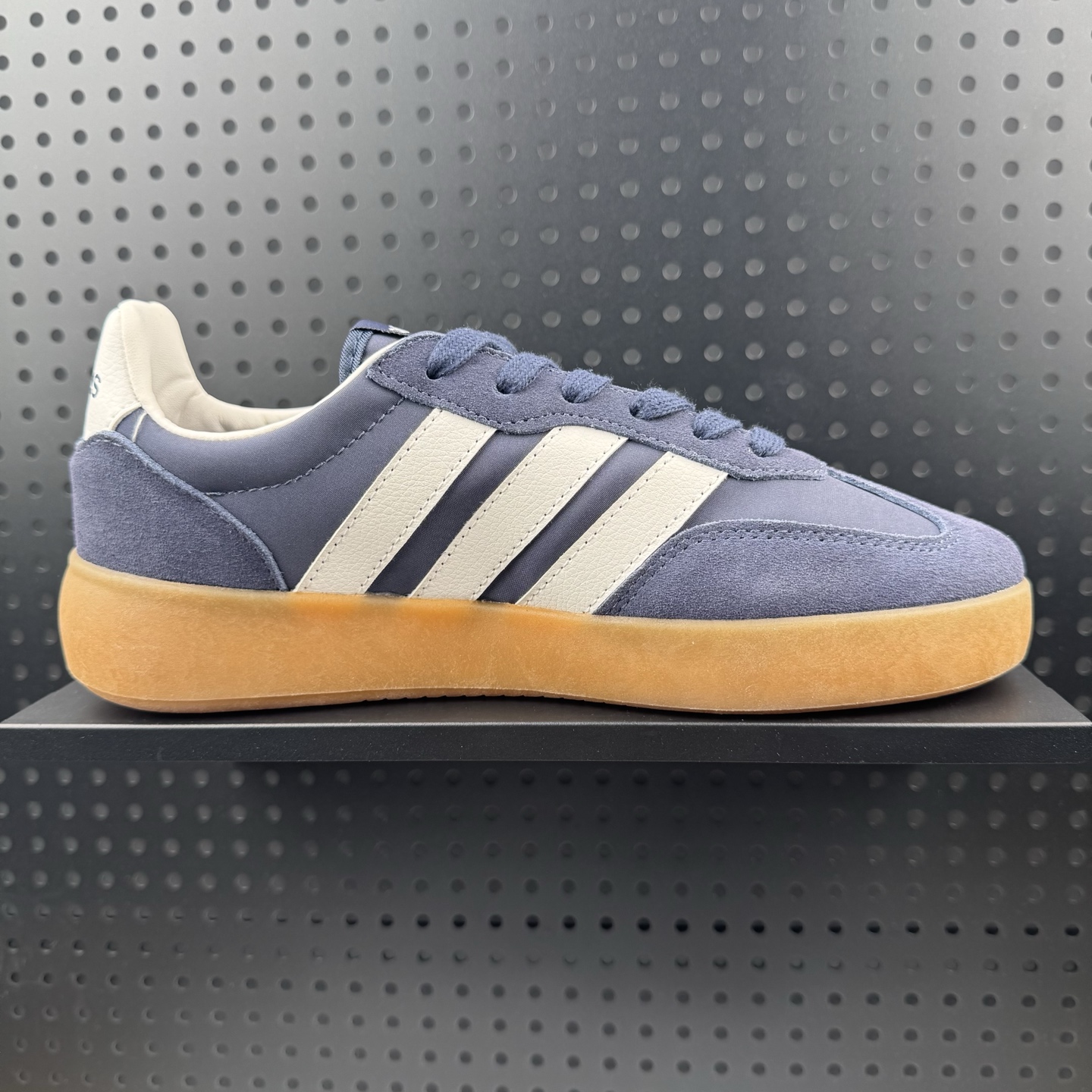 💰100
✅阿迪达斯Adidas  BARREDA DECODE果冻T头鞋德训鞋运动鞋
原楦原纸板开发 尼龙+麂皮拼接鞋面，舒适透气。宽楦鞋型，释放双脚，告别束缚。EVA半透明果冻大底，脚感舒适，防滑耐磨。
货号：JQ7327
码数：36 36.5 37 38 38.5 39 40 40.5 41 42 42.5 43 44 44.5 45（26）