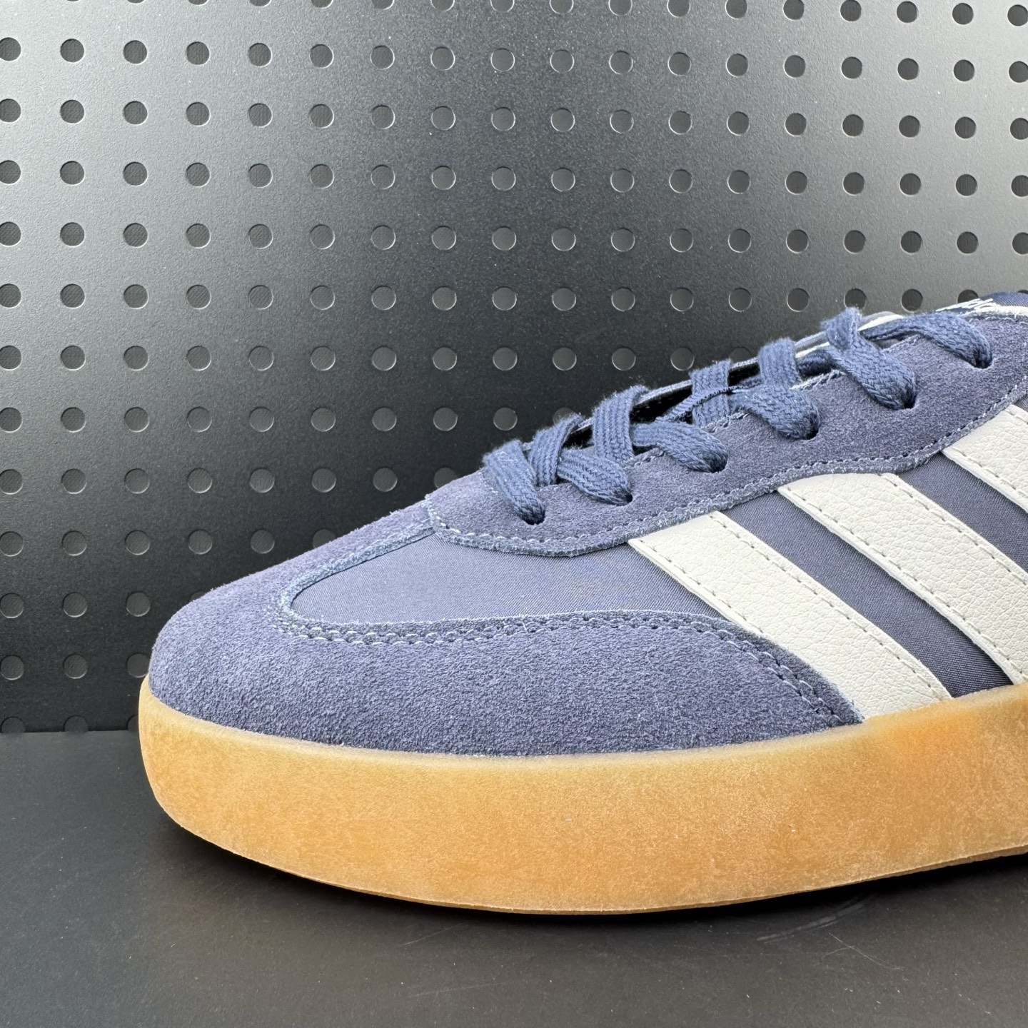 💰100
✅阿迪达斯Adidas  BARREDA DECODE果冻T头鞋德训鞋运动鞋
原楦原纸板开发 尼龙+麂皮拼接鞋面，舒适透气。宽楦鞋型，释放双脚，告别束缚。EVA半透明果冻大底，脚感舒适，防滑耐磨。
货号：JQ7327
码数：36 36.5 37 38 38.5 39 40 40.5 41 42 42.5 43 44 44.5 45（26）