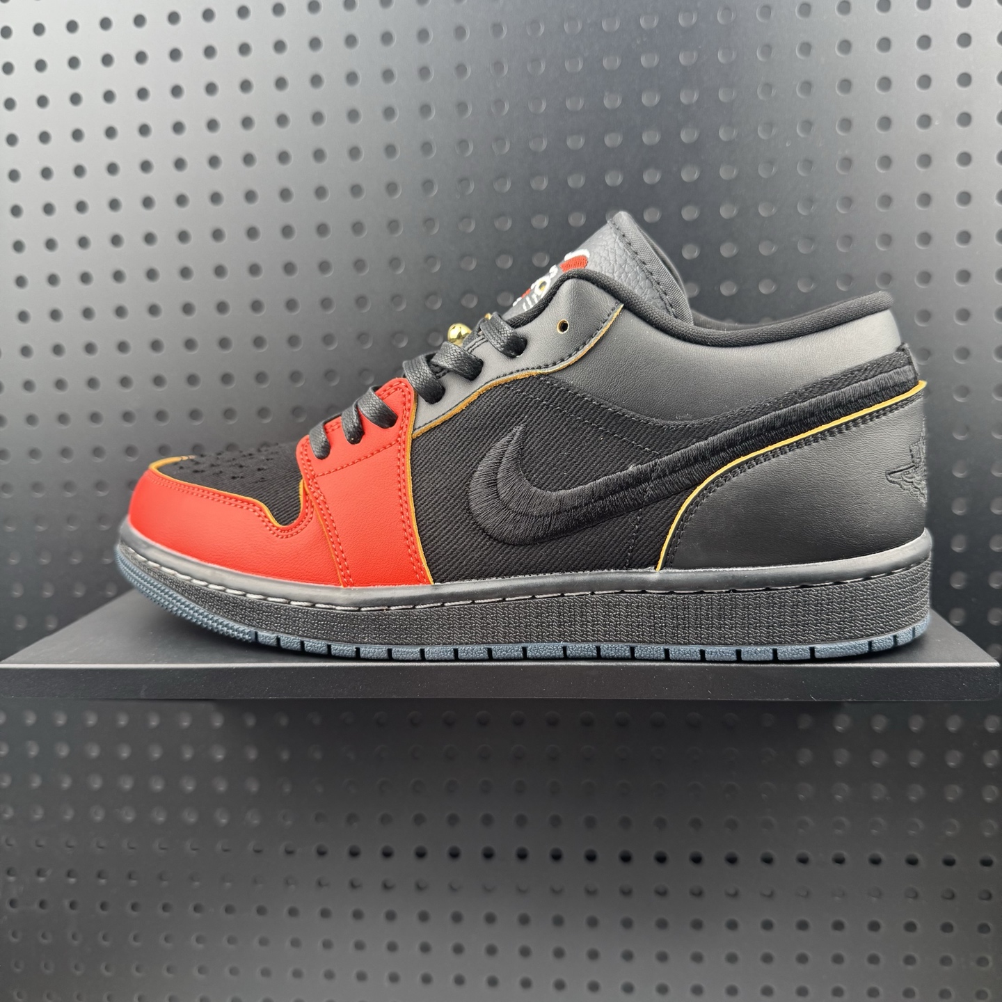 💰140
✅ Jordan Air Jordan 1 Lucky Cat 经典舒适 低帮 复古篮球鞋 男女同款 黑红
货号：IQ3460-010
尺码：36 36.5 37.5 38 38.5 39 40 40.5 41 42 42.5 43 44 44.5 45（01）