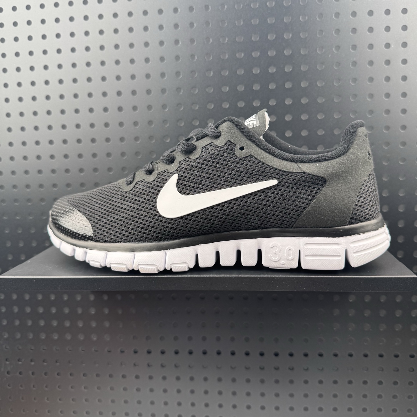 💰90
✅Nike/耐克赤足3.0 V2 登月网面 超轻冰丝透气缓震耐磨  健身训练跑步鞋，户外休闲时尚跑鞋。
货号：816568-002
Size：36 37 38 39 40 41 42 43 44 45（26）