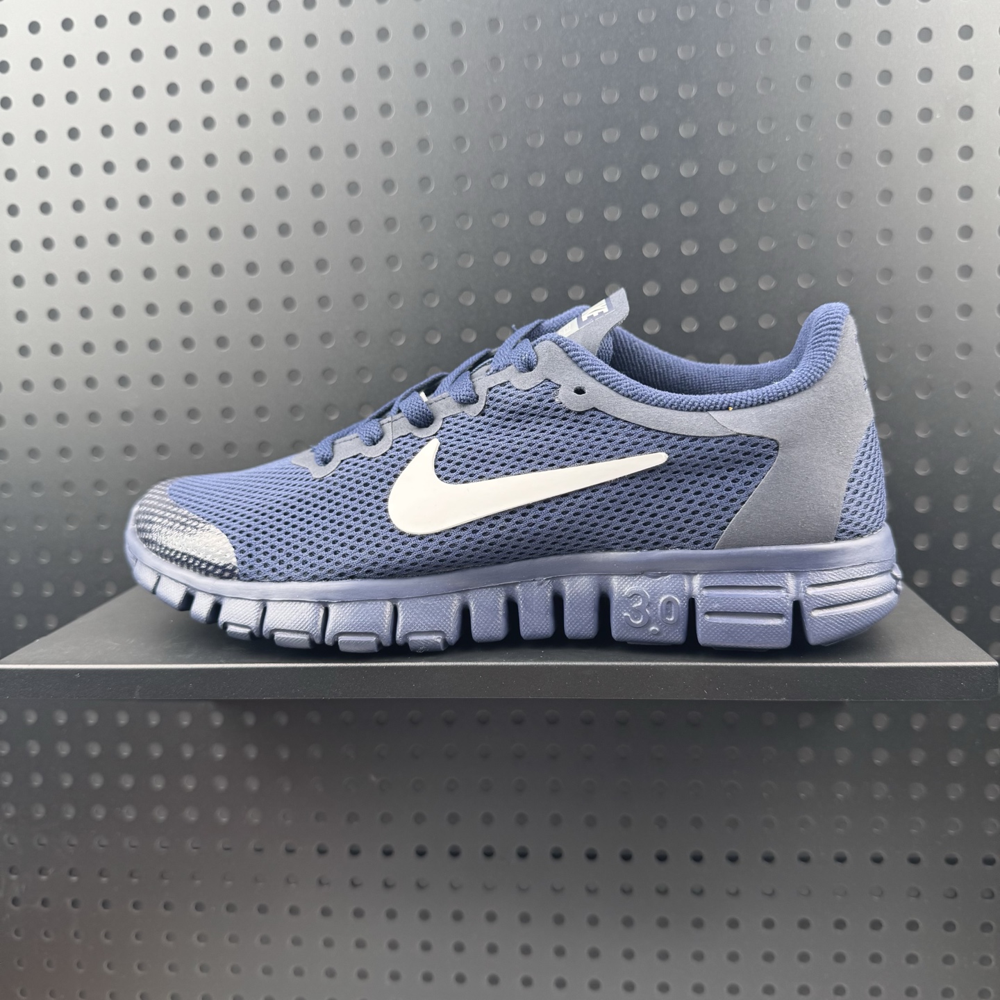 💰90
✅Nike/耐克赤足3.0 V2 登月网面 超轻冰丝透气缓震耐磨  健身训练跑步鞋，户外休闲时尚跑鞋。
货号：816568-004
Size：36 37 38 39 40 41 42 43 44 45（26）