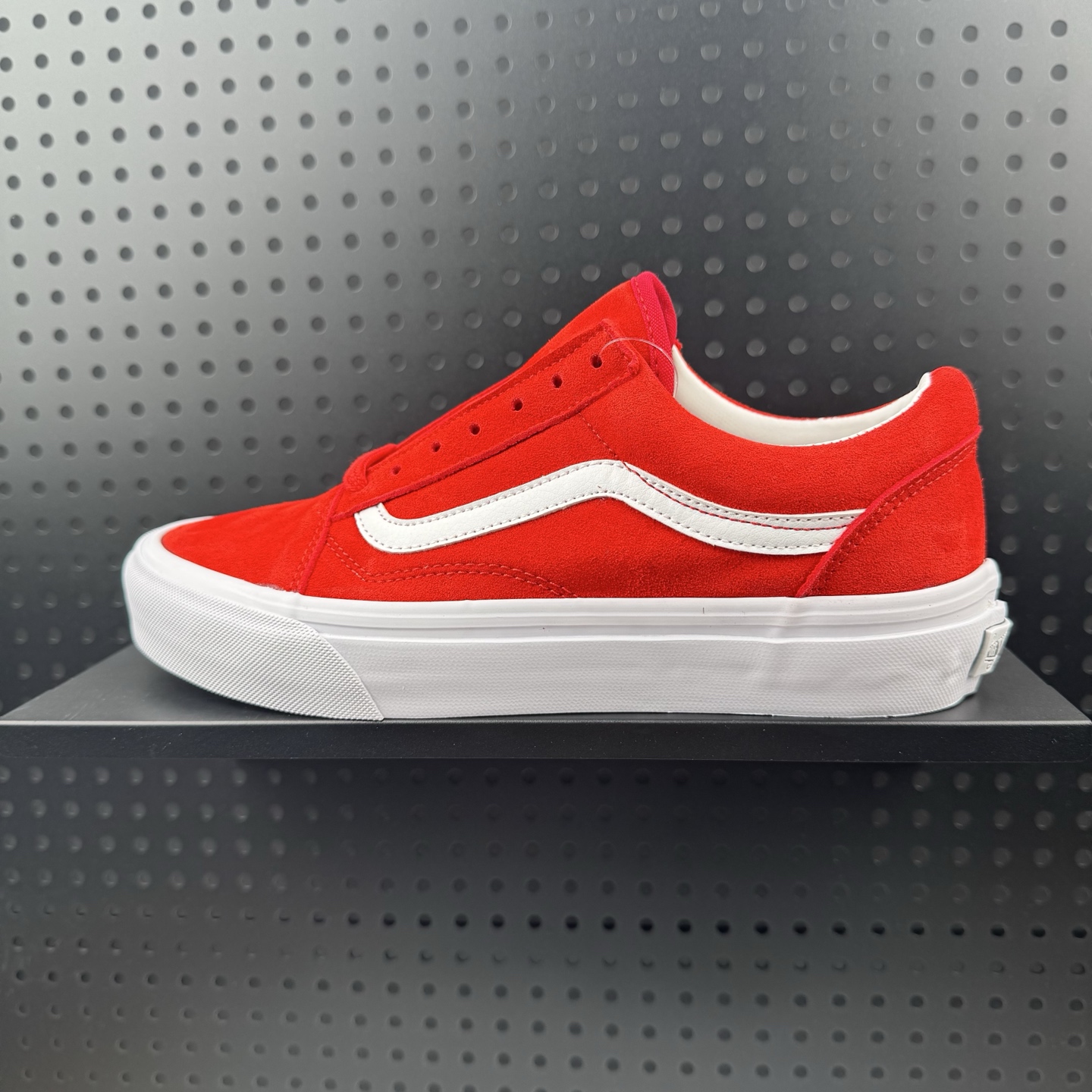 💰120
✅万斯Vans Old Skool 36 经典高端支线低帮复古休闲板鞋  
货号：VN000D9VCJE
码数：35 36 36.5 37 38 38.5 39 40 40.5 41 42 42.5 43 44（07）