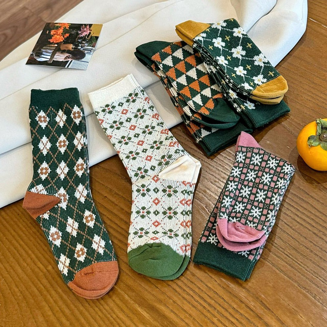 Crafted from fine cotton, these classic crew socks feature - Comprehensive 8