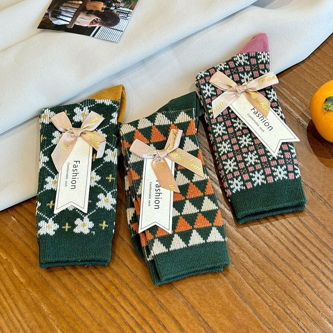 Crafted from fine cotton, these classic crew socks feature - Comprehensive 3