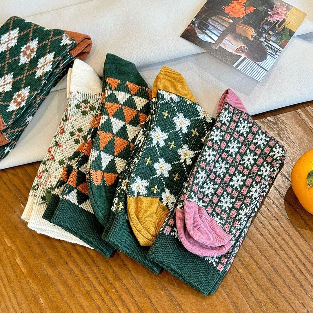 Crafted from fine cotton, these classic crew socks feature - Comprehensive 5