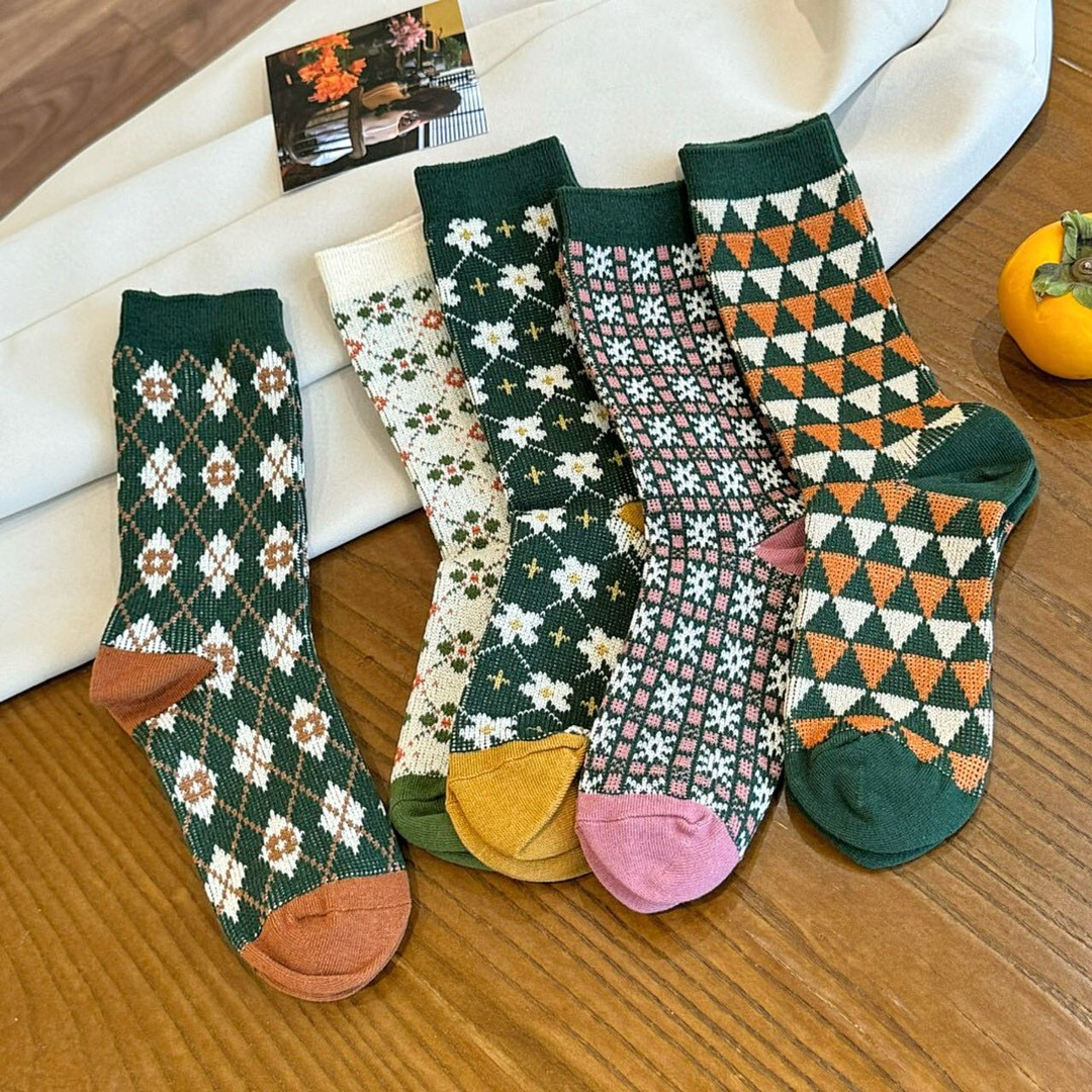 Crafted from fine cotton, these classic crew socks feature - Comprehensive 7
